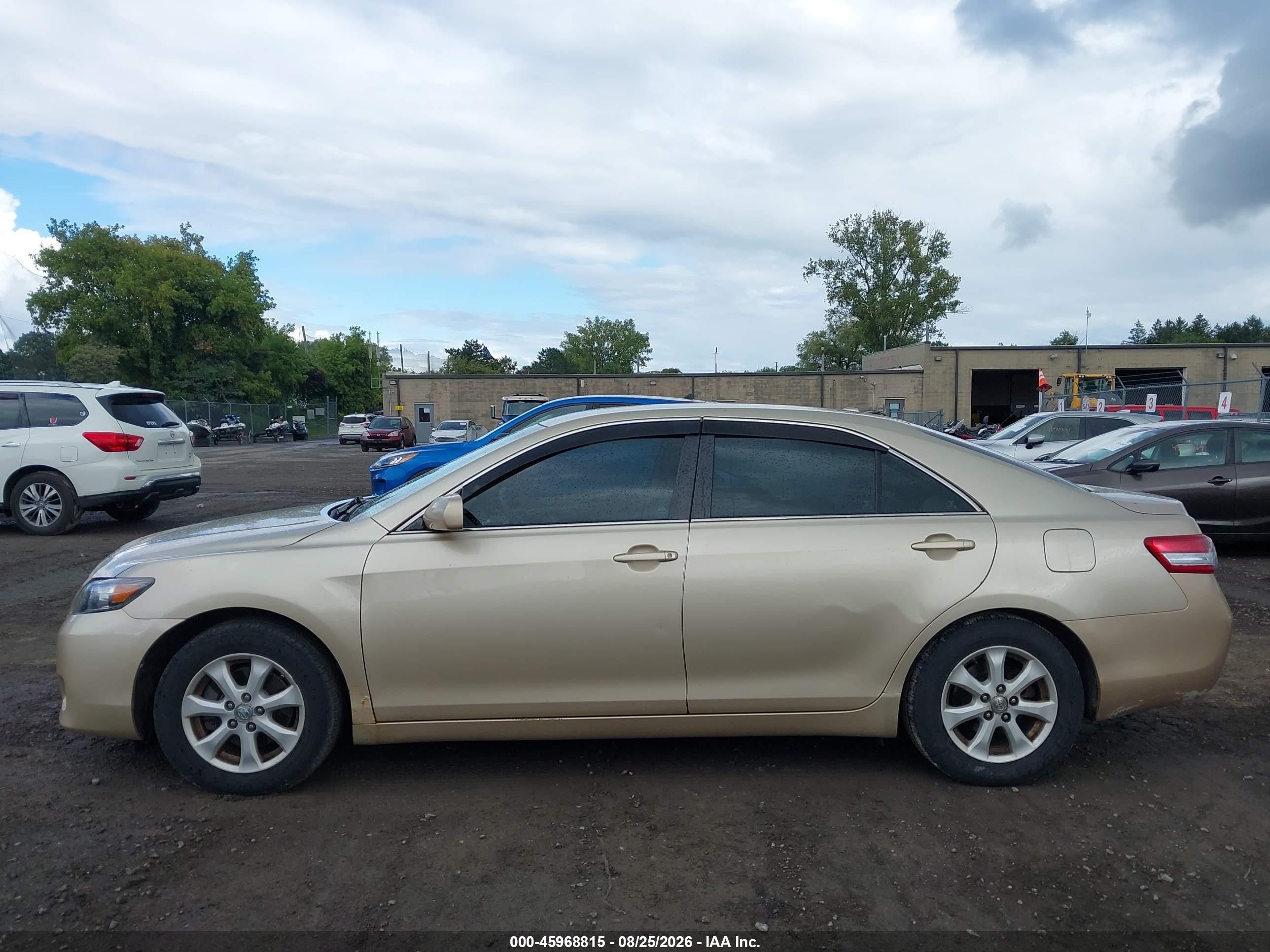 2011 Toyota Camry Le Tan vin: 4T4BF3EK2BR133536