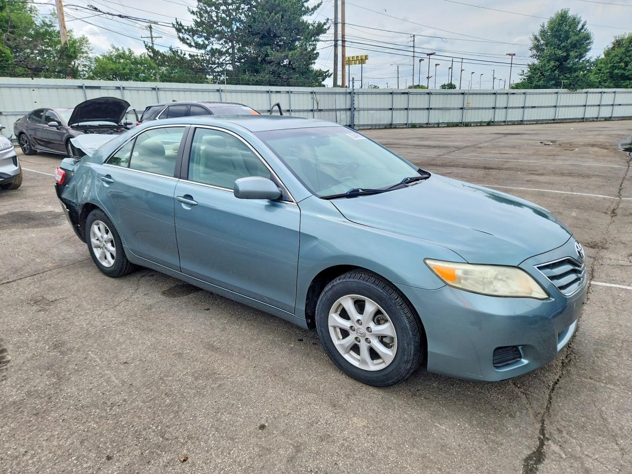 2011 Toyota Camry Le Green vin: 4T4BF3EK2BR140230