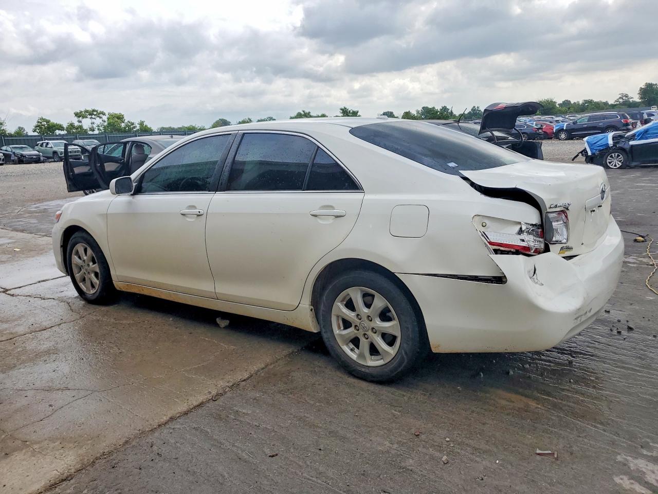2011 Toyota Camry Base White vin: 4T4BF3EK2BR181926