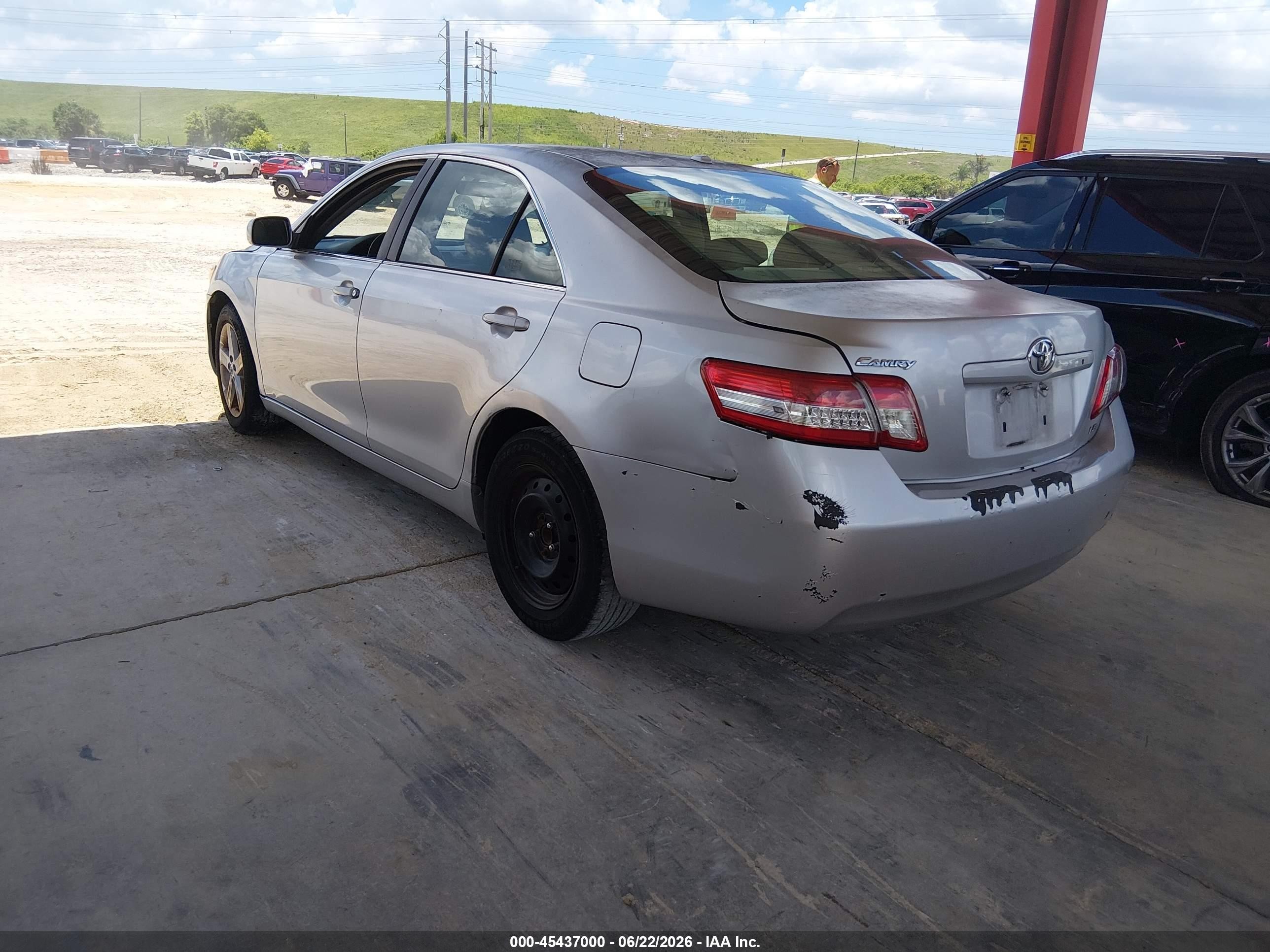 2011 Toyota Camry Le Серый vin: 4T4BF3EK2BR187063