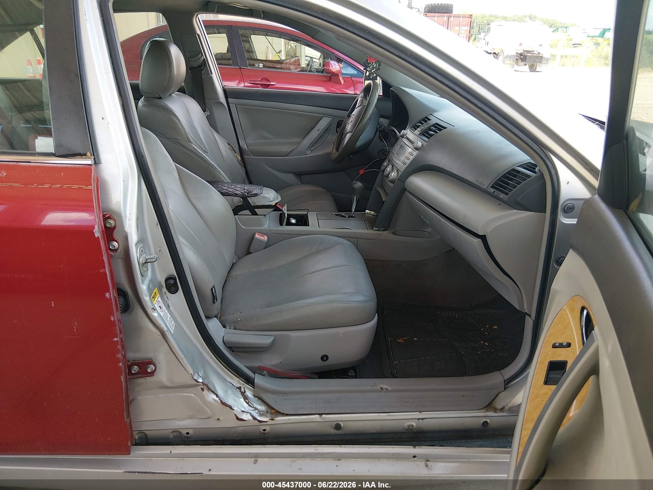 2011 Toyota Camry Le Серый vin: 4T4BF3EK2BR187063