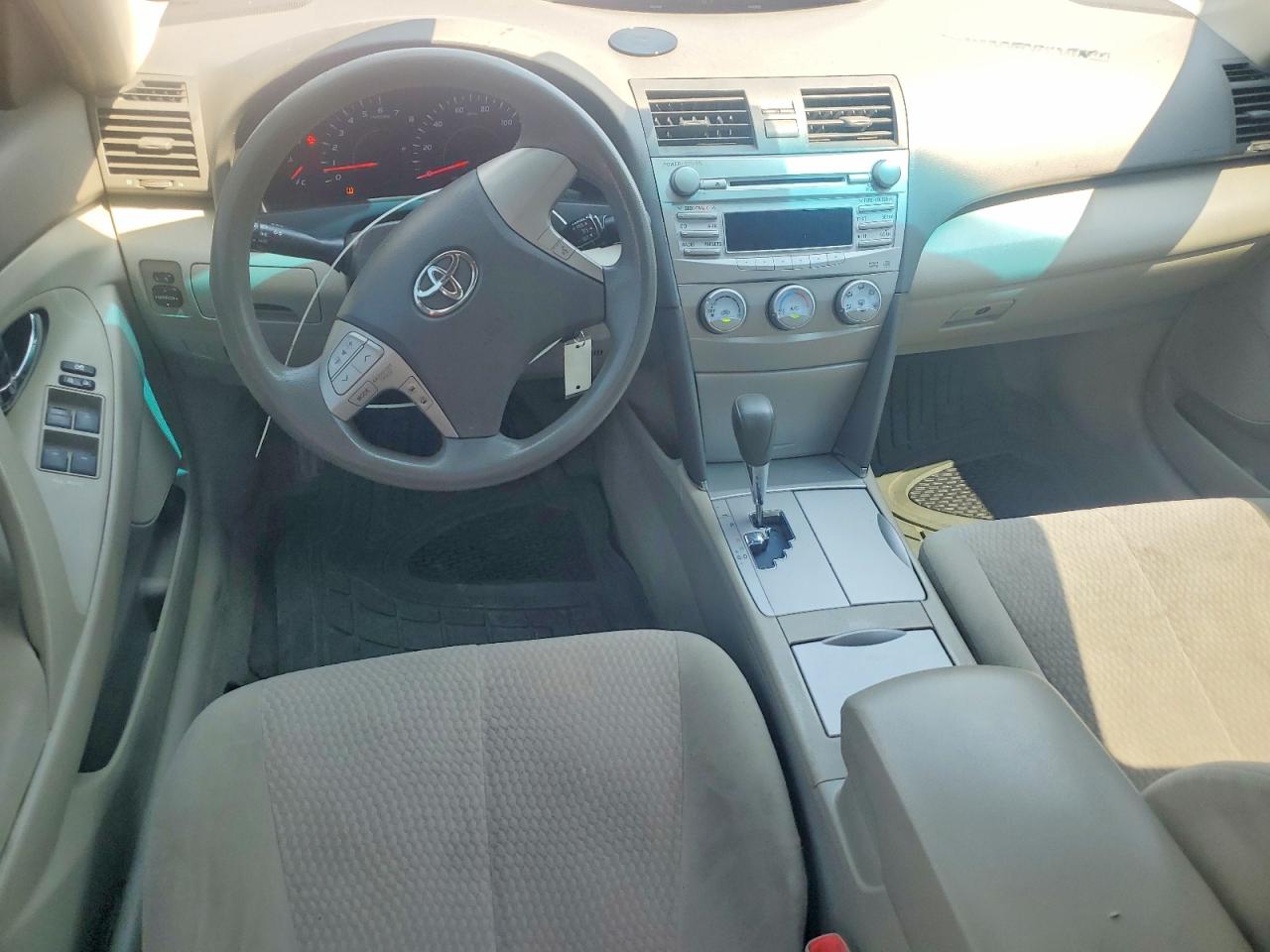 2011 Toyota Camry Le Red vin: 4T4BF3EK2BR188505