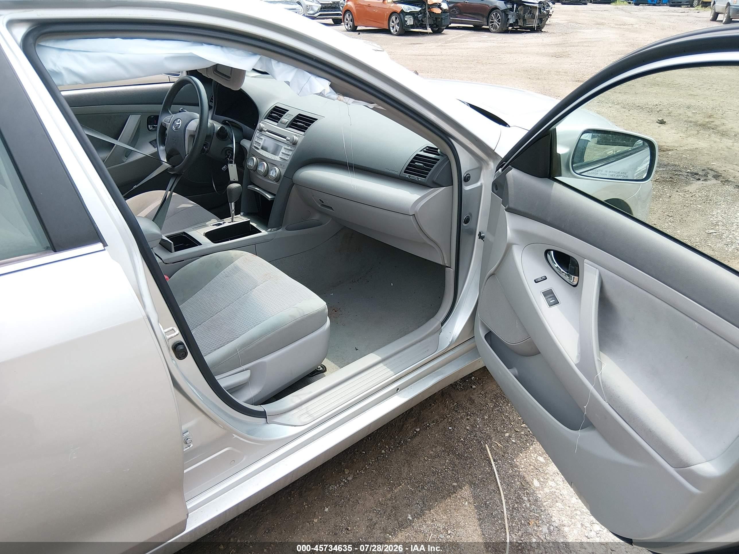 2011 Toyota Camry Le Silver vin: 4T4BF3EK2BR190674