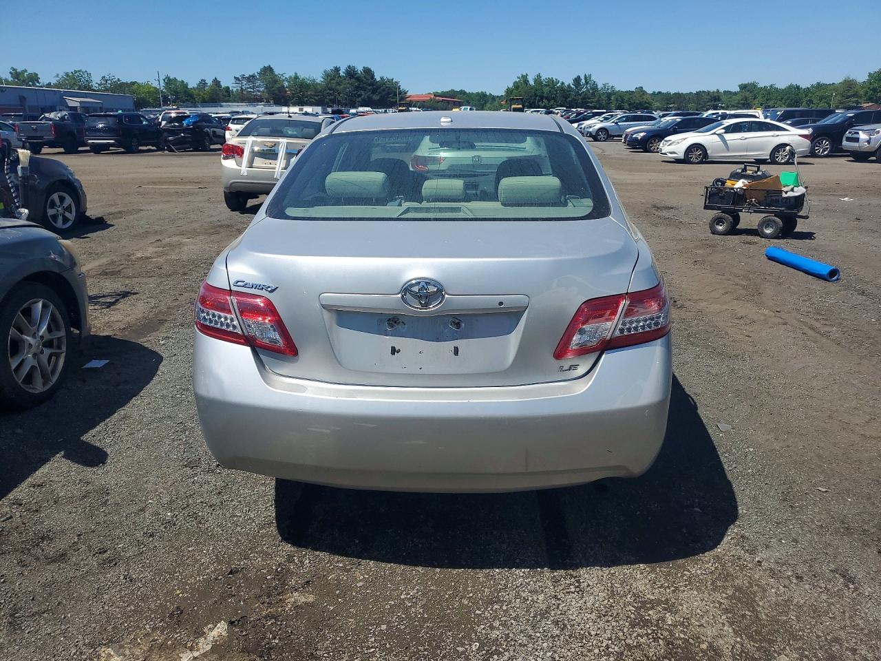 2011 Toyota Camry Le Gray vin: 4T4BF3EK2BR208123