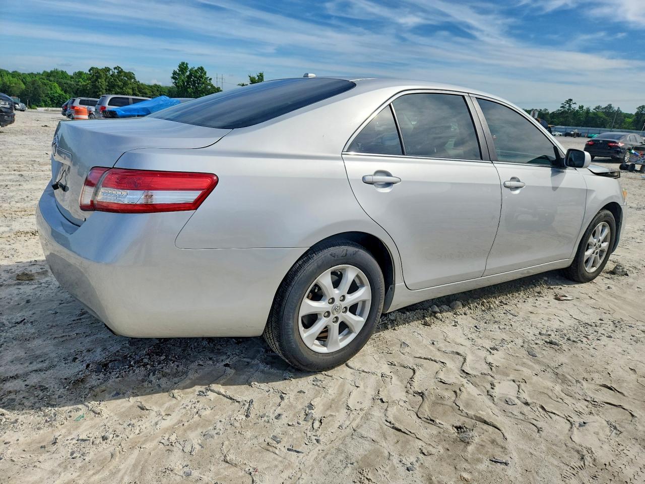 2011 Toyota Camry Le Silver vin: 4T4BF3EK2BR216559