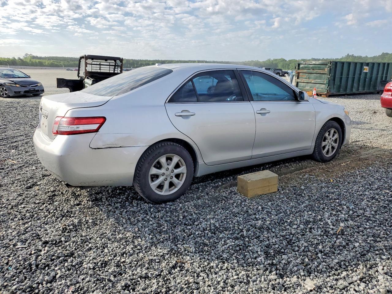 2011 Toyota Camry Le Silver vin: 4T4BF3EK2BR217887