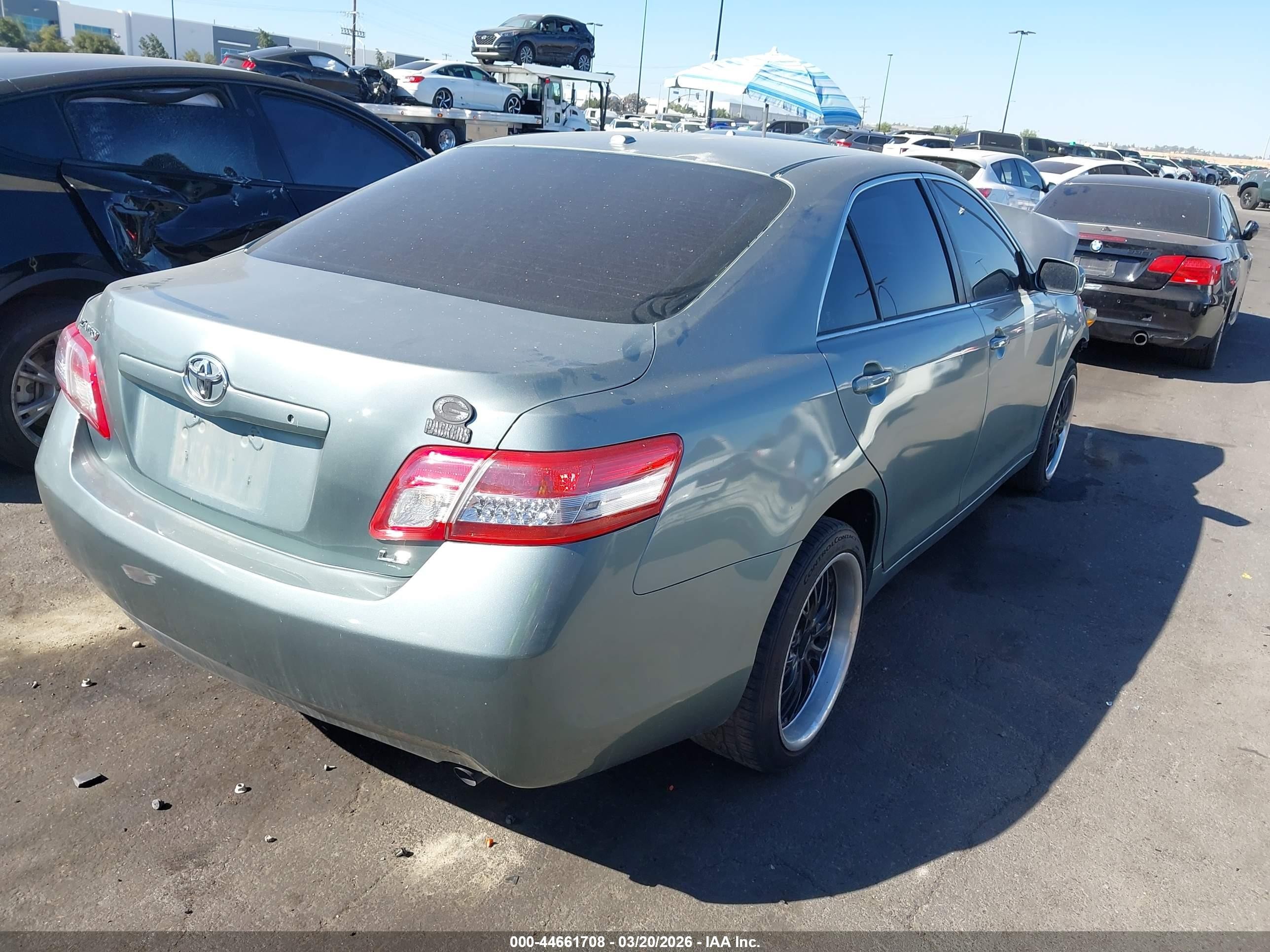 2010 Toyota Camry Le Green vin: 4T4BF3EK3AR001397