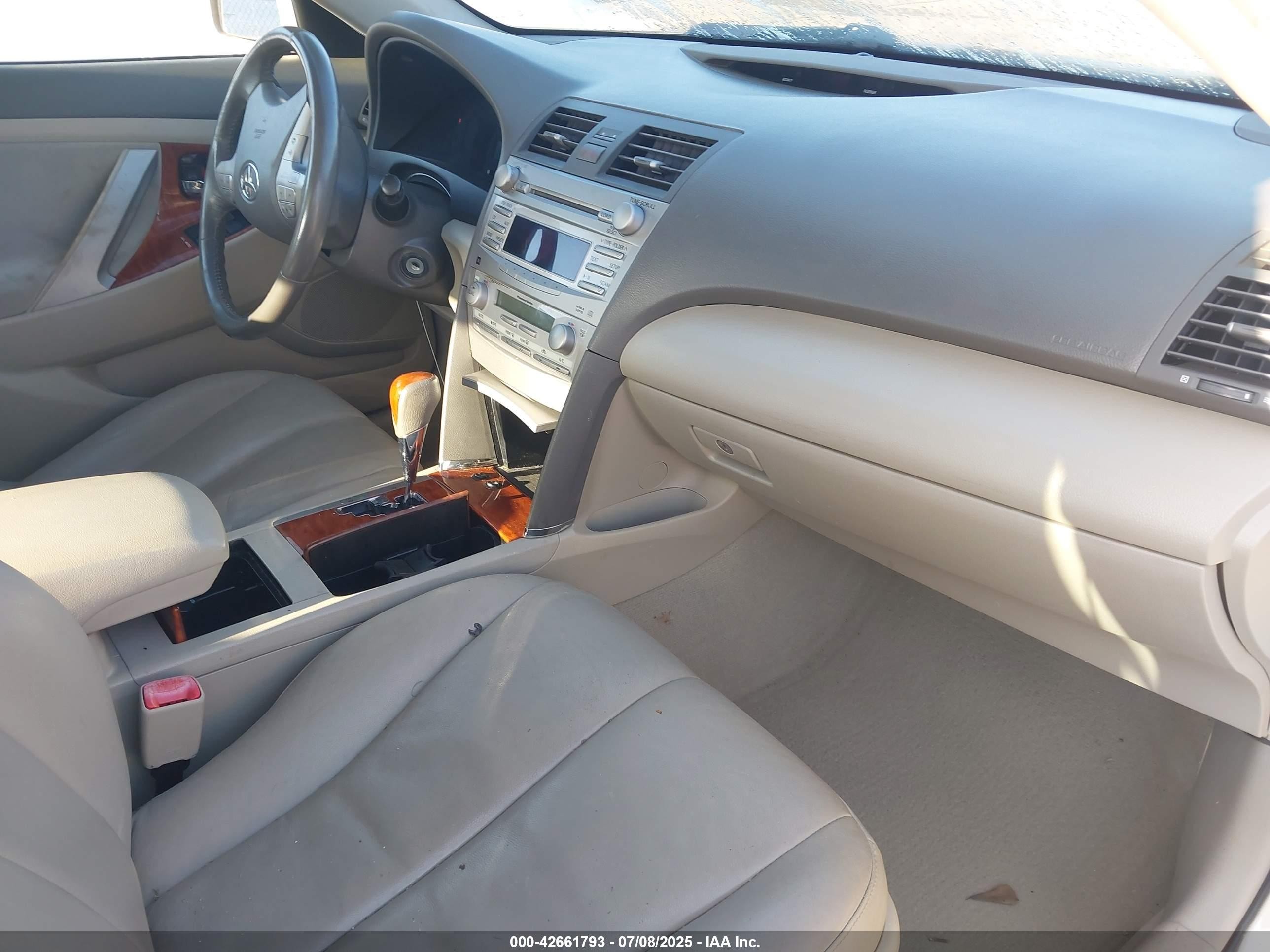 2010 Toyota Camry Xle Gold vin: 4T4BF3EK3AR004218