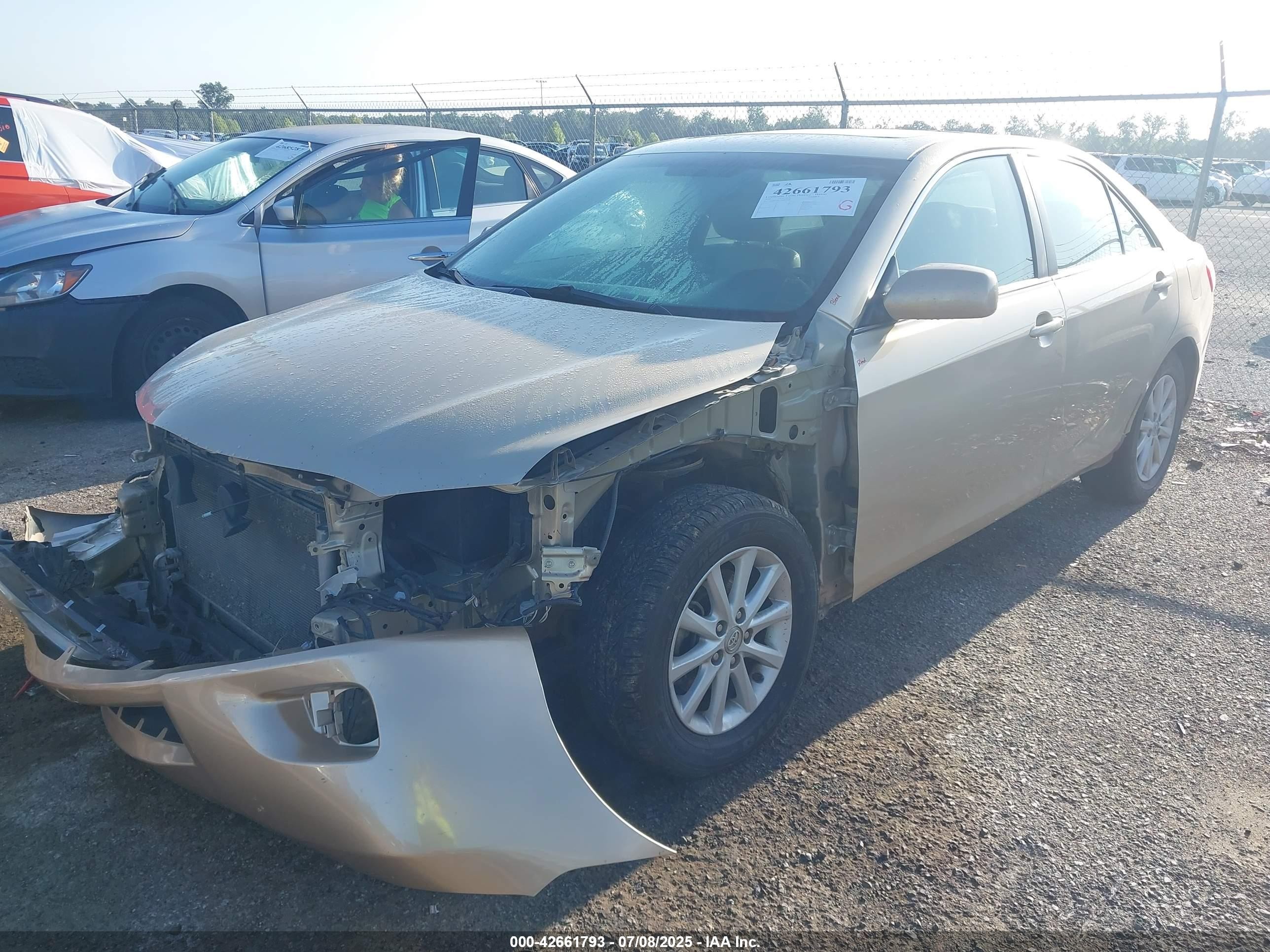 2010 Toyota Camry Xle Gold vin: 4T4BF3EK3AR004218