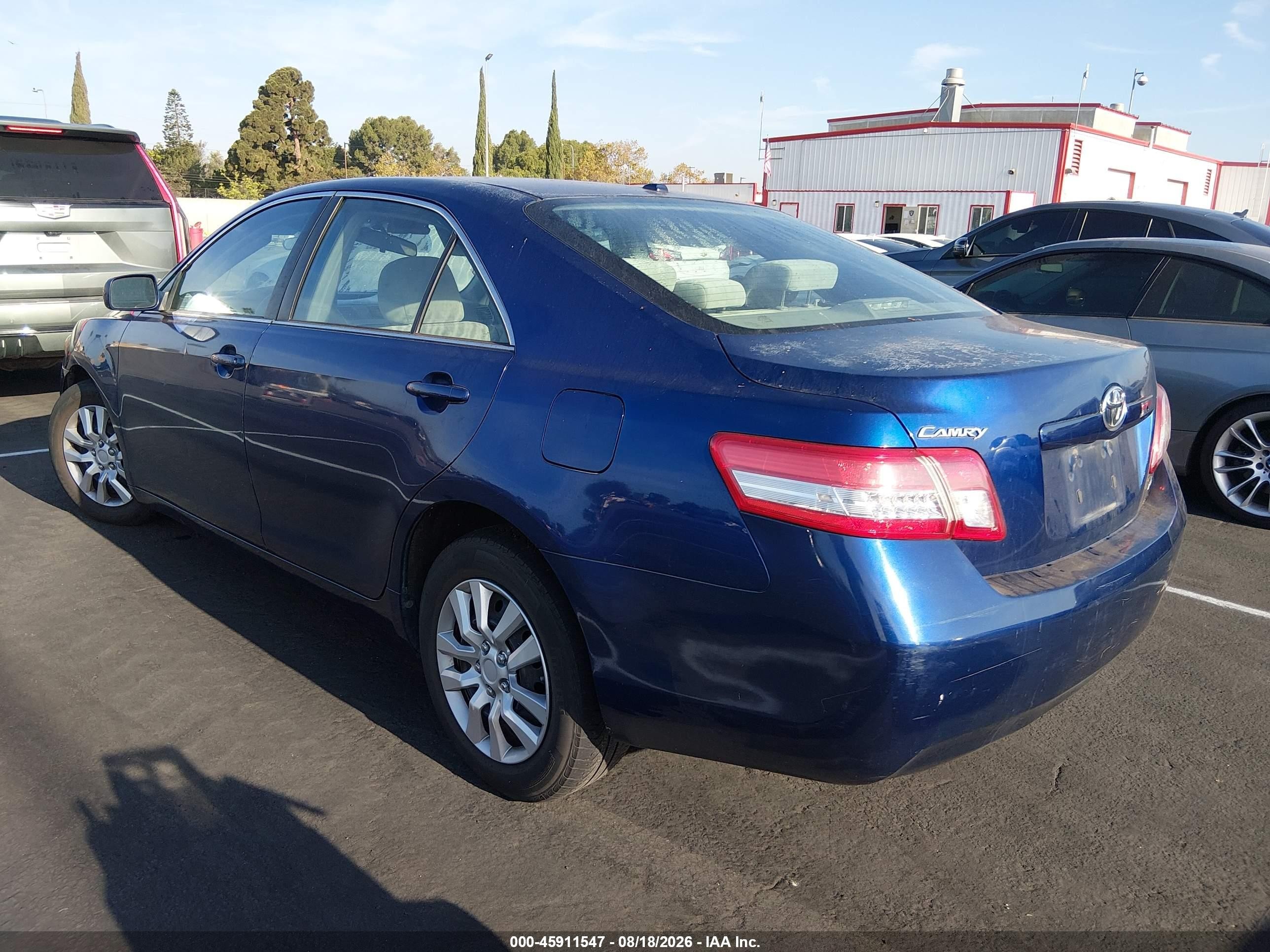 2010 Toyota Camry Le Blue vin: 4T4BF3EK3AR005045