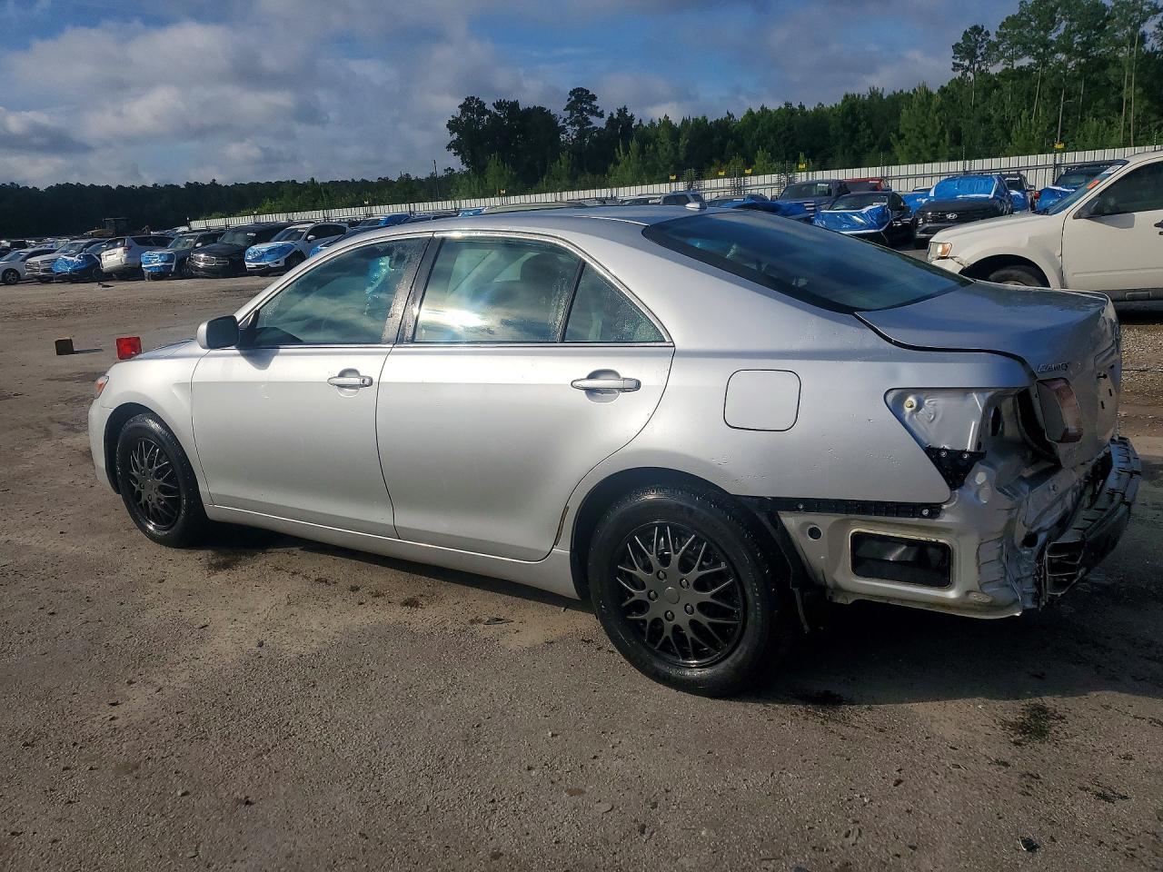 2010 Toyota Camry Le Silver vin: 4T4BF3EK3AR018295