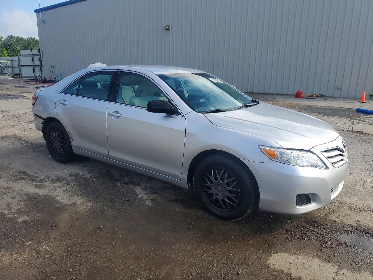 2010 Toyota Camry Le Silver vin: 4T4BF3EK3AR018295