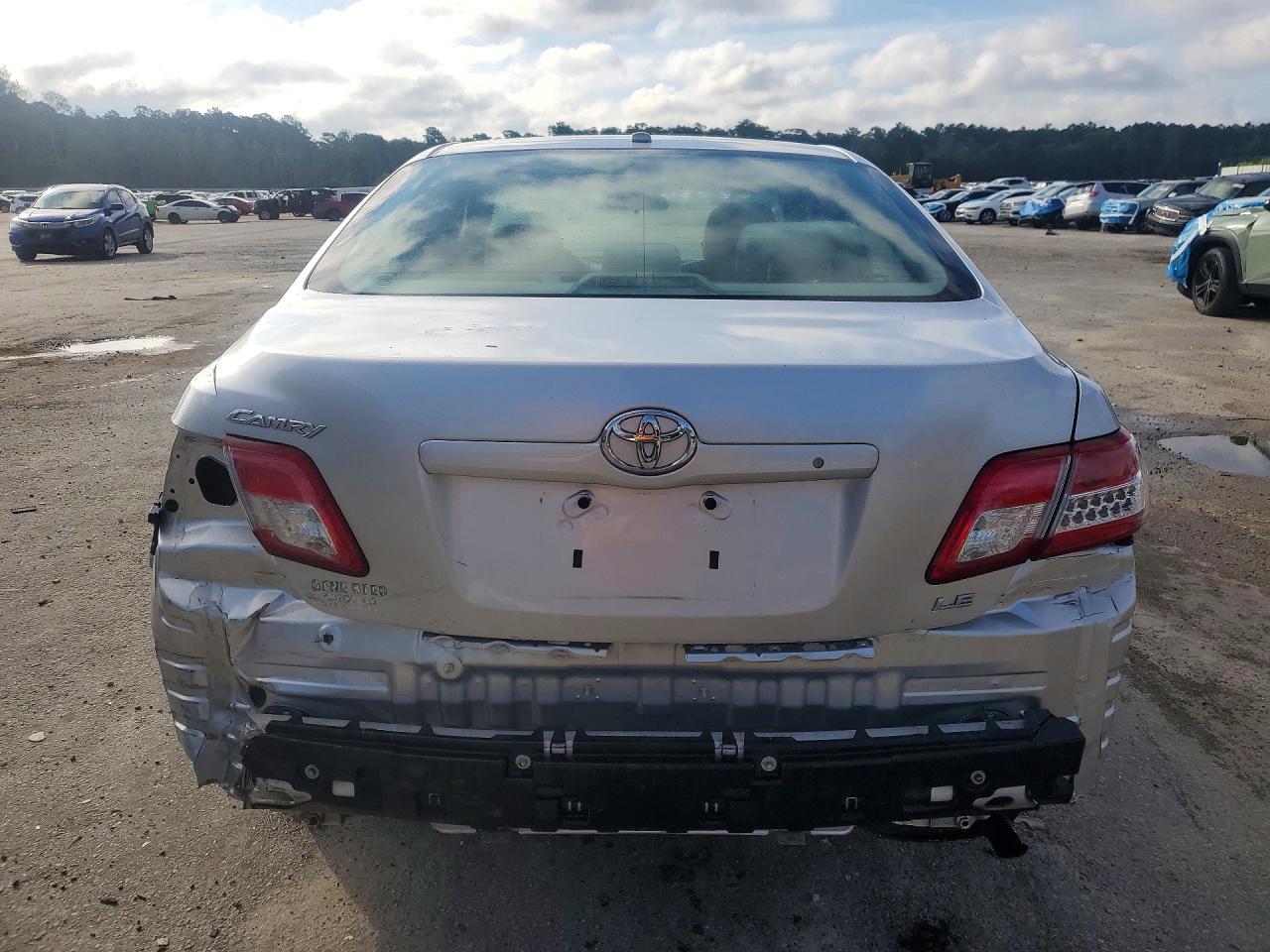 2010 Toyota Camry Le Silver vin: 4T4BF3EK3AR018295