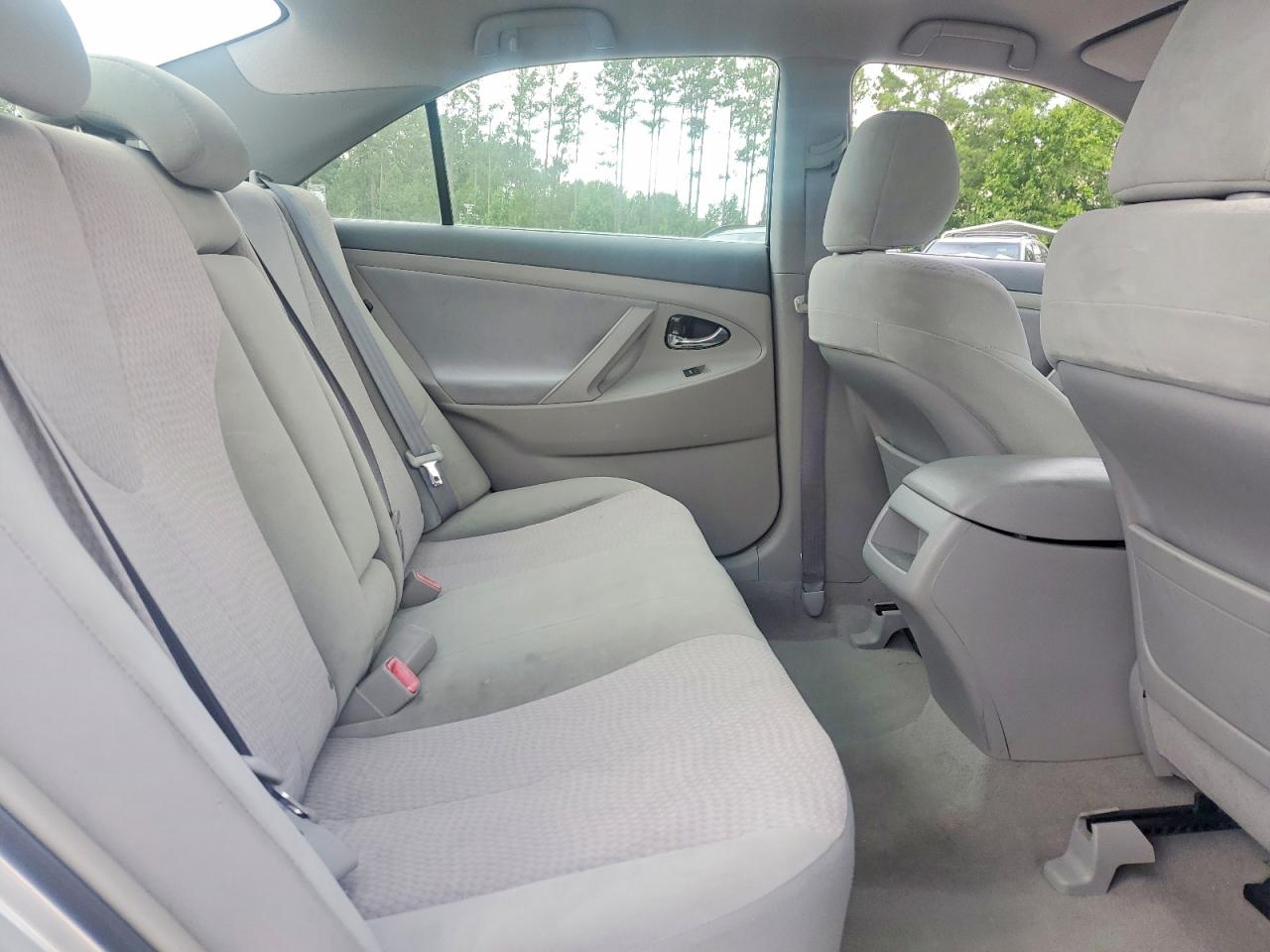 2010 Toyota Camry Le Silver vin: 4T4BF3EK3AR018295