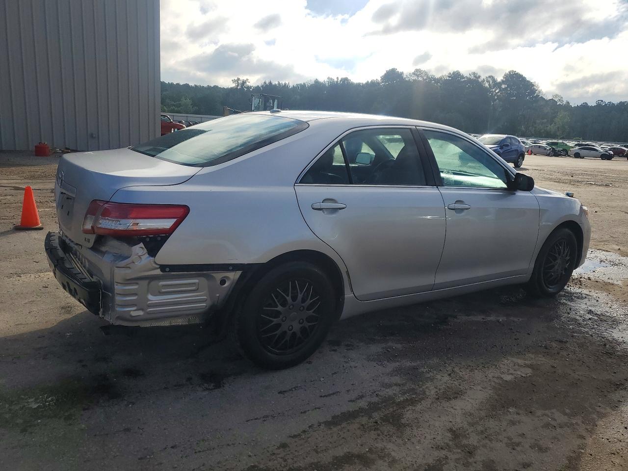 2010 Toyota Camry Le Silver vin: 4T4BF3EK3AR018295