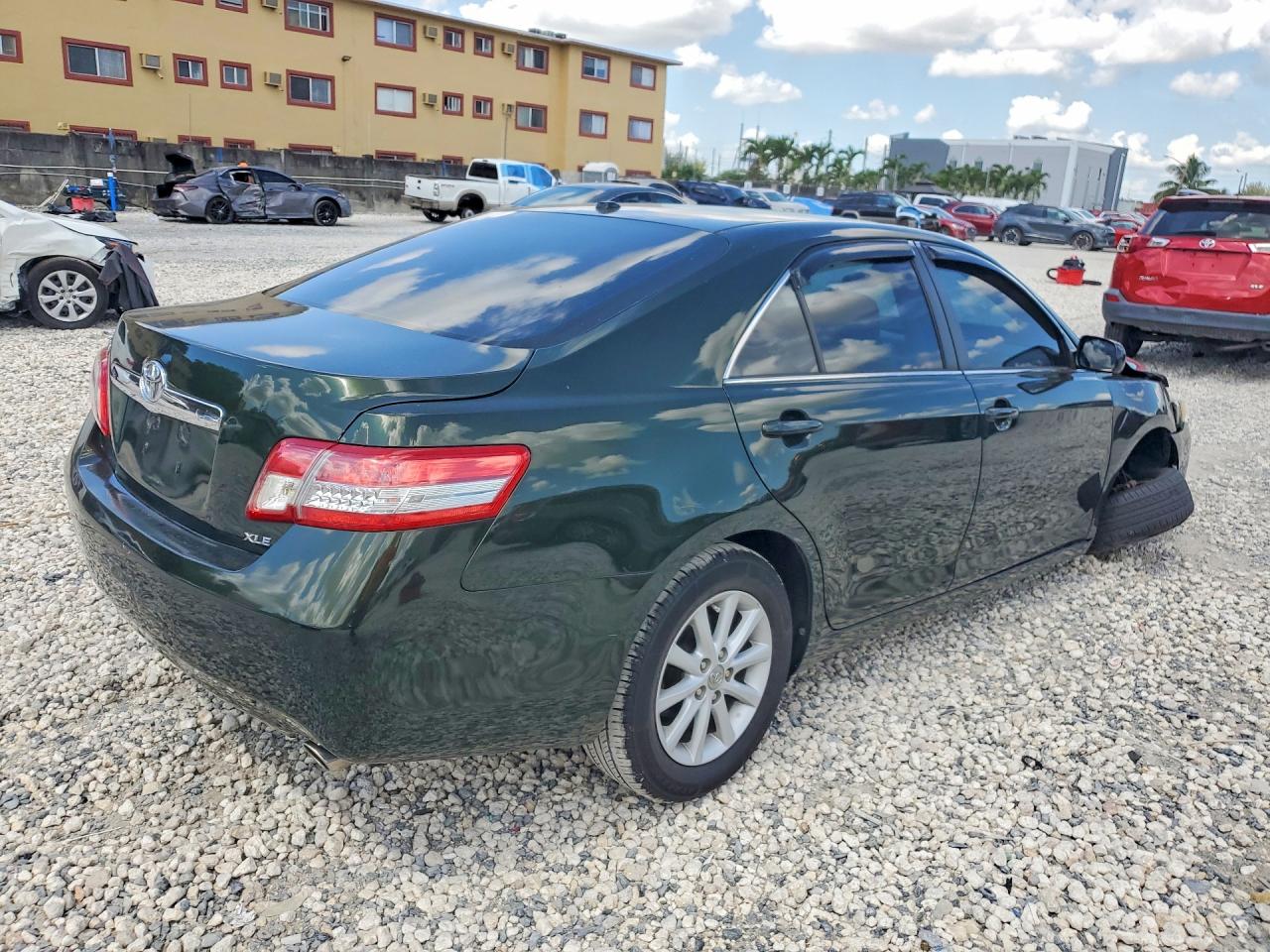 2010 Toyota Camry Xle Green vin: 4T4BF3EK3AR021178