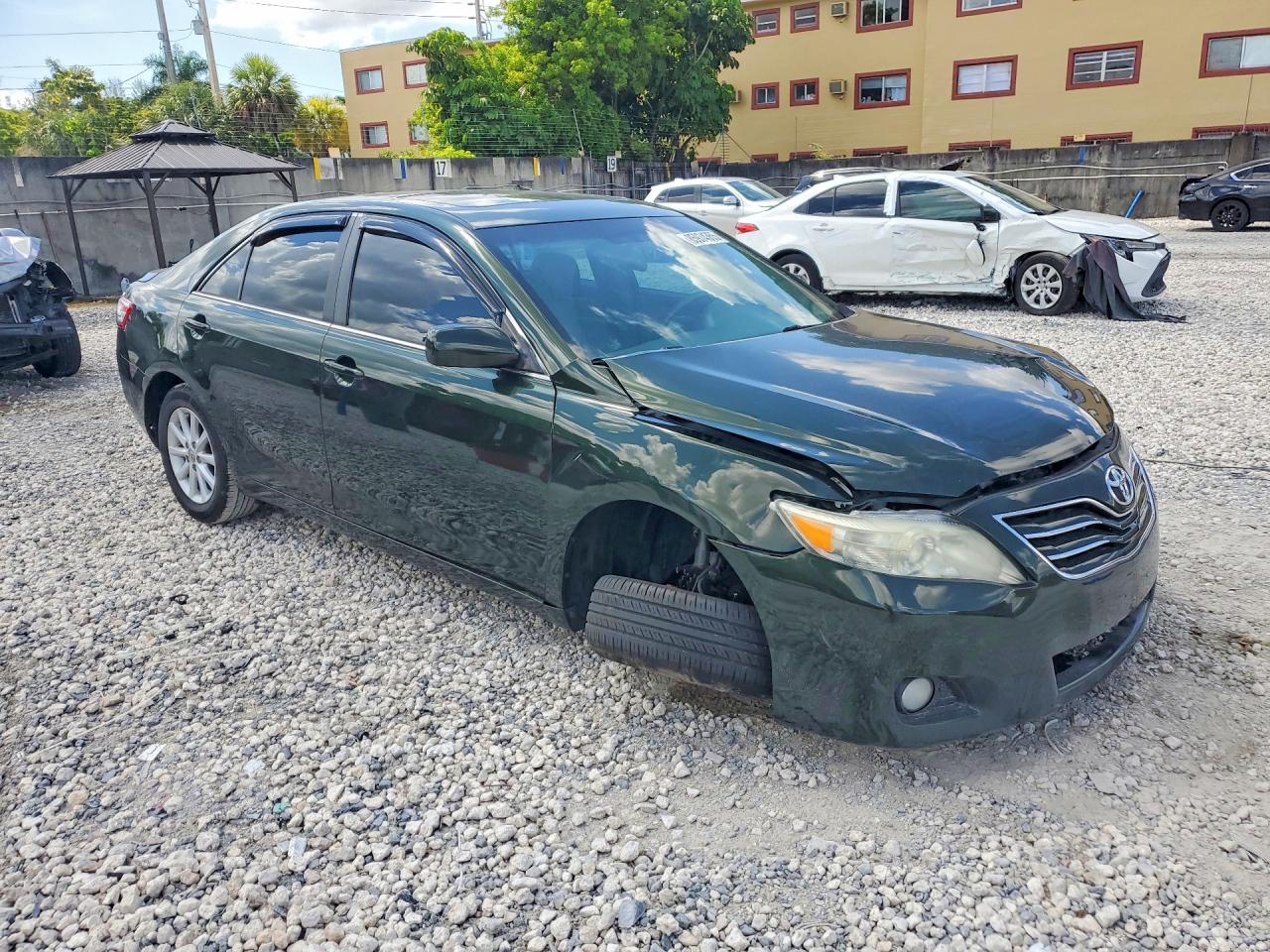 2010 Toyota Camry Xle Green vin: 4T4BF3EK3AR021178