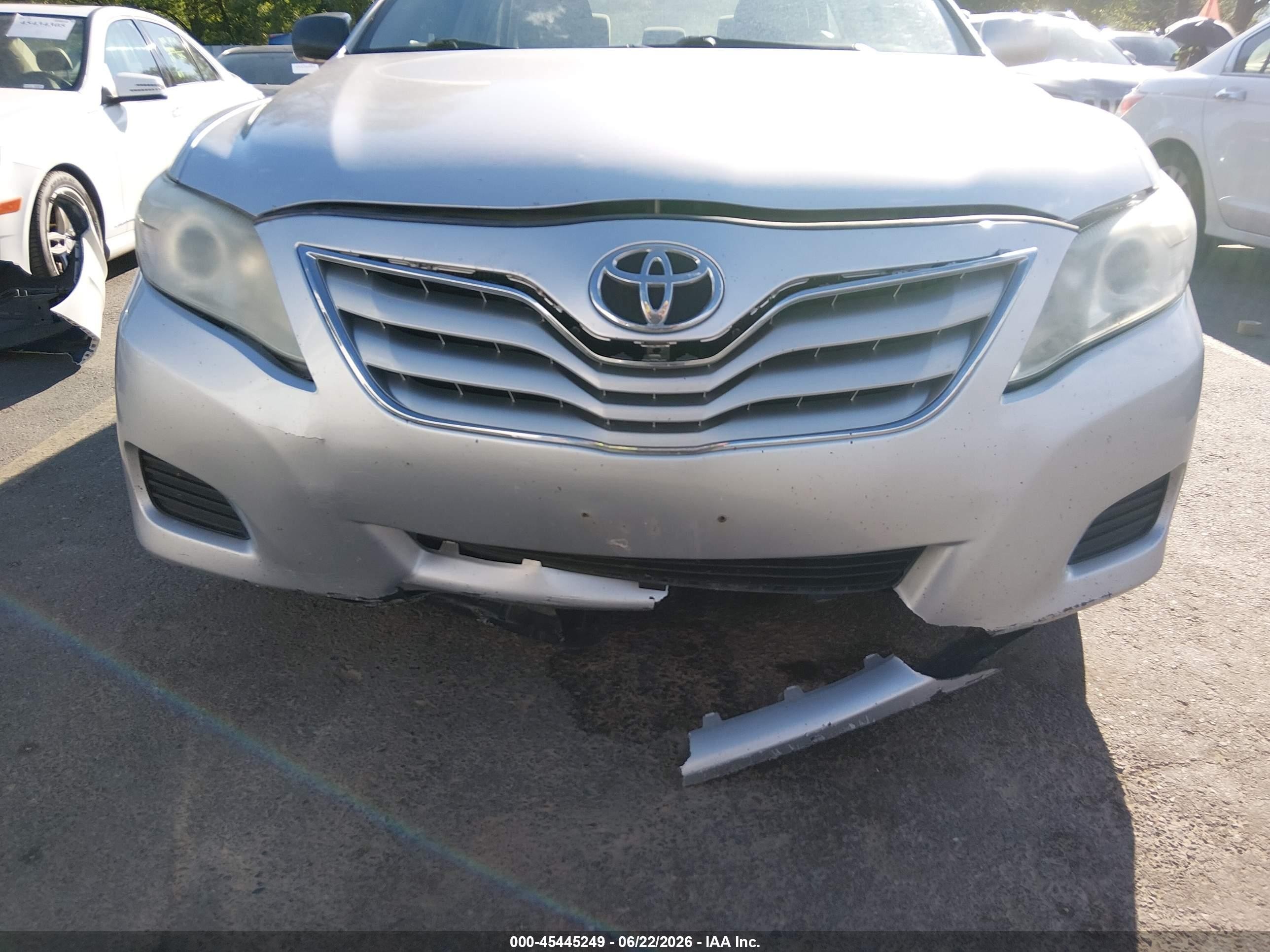 2010 Toyota Camry Le Silver vin: 4T4BF3EK3AR033444