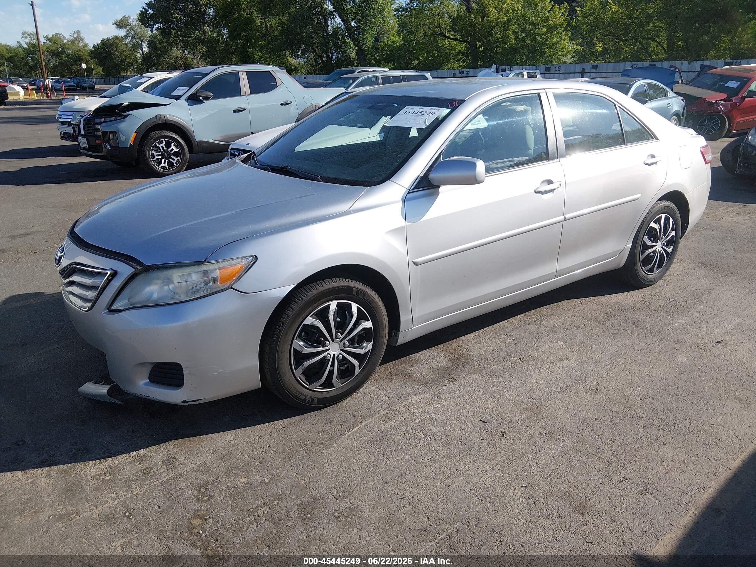 2010 Toyota Camry Le Silver vin: 4T4BF3EK3AR033444