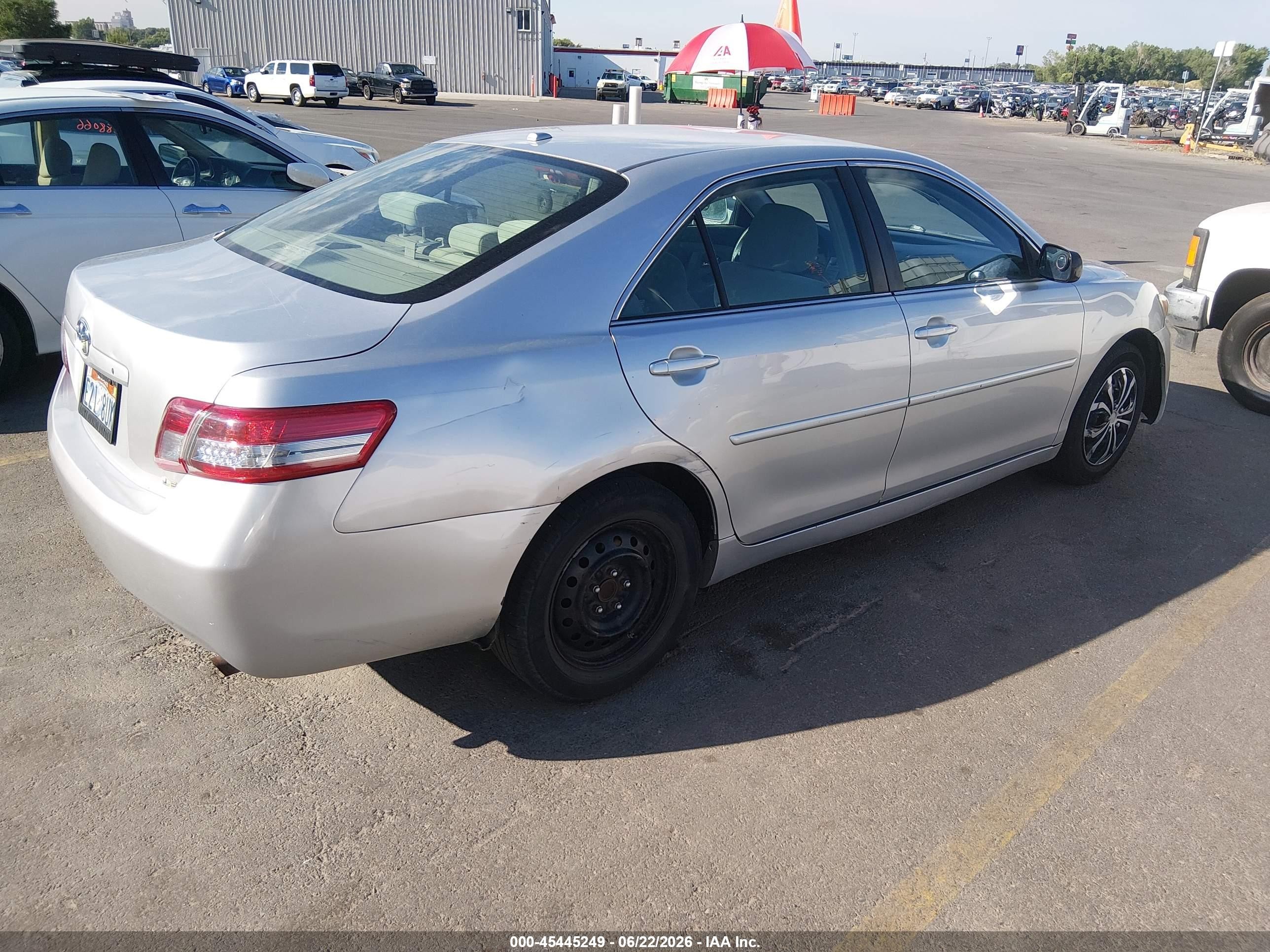2010 Toyota Camry Le Silver vin: 4T4BF3EK3AR033444