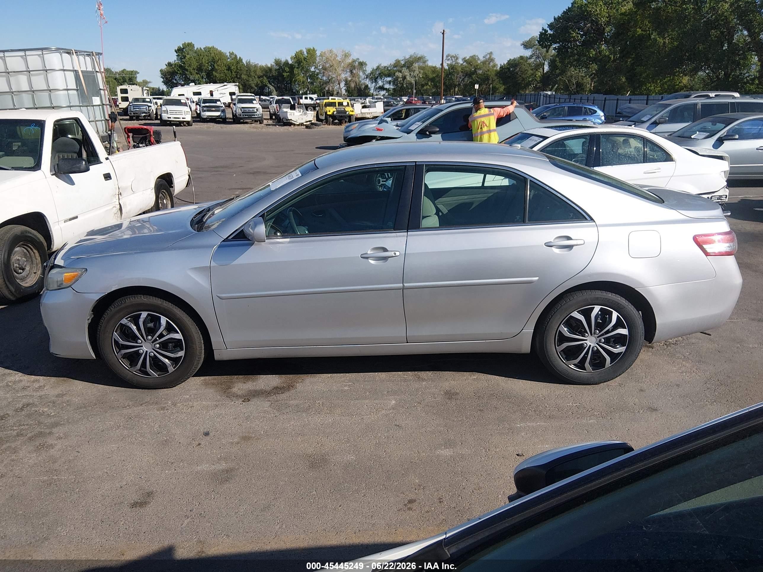 2010 Toyota Camry Le Silver vin: 4T4BF3EK3AR033444