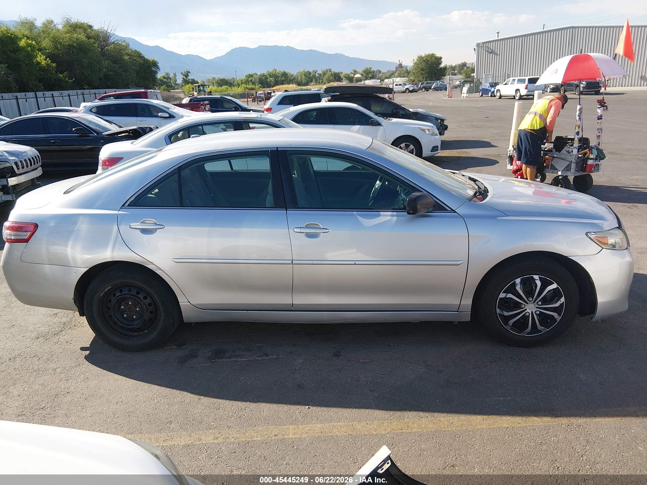 2010 Toyota Camry Le Silver vin: 4T4BF3EK3AR033444