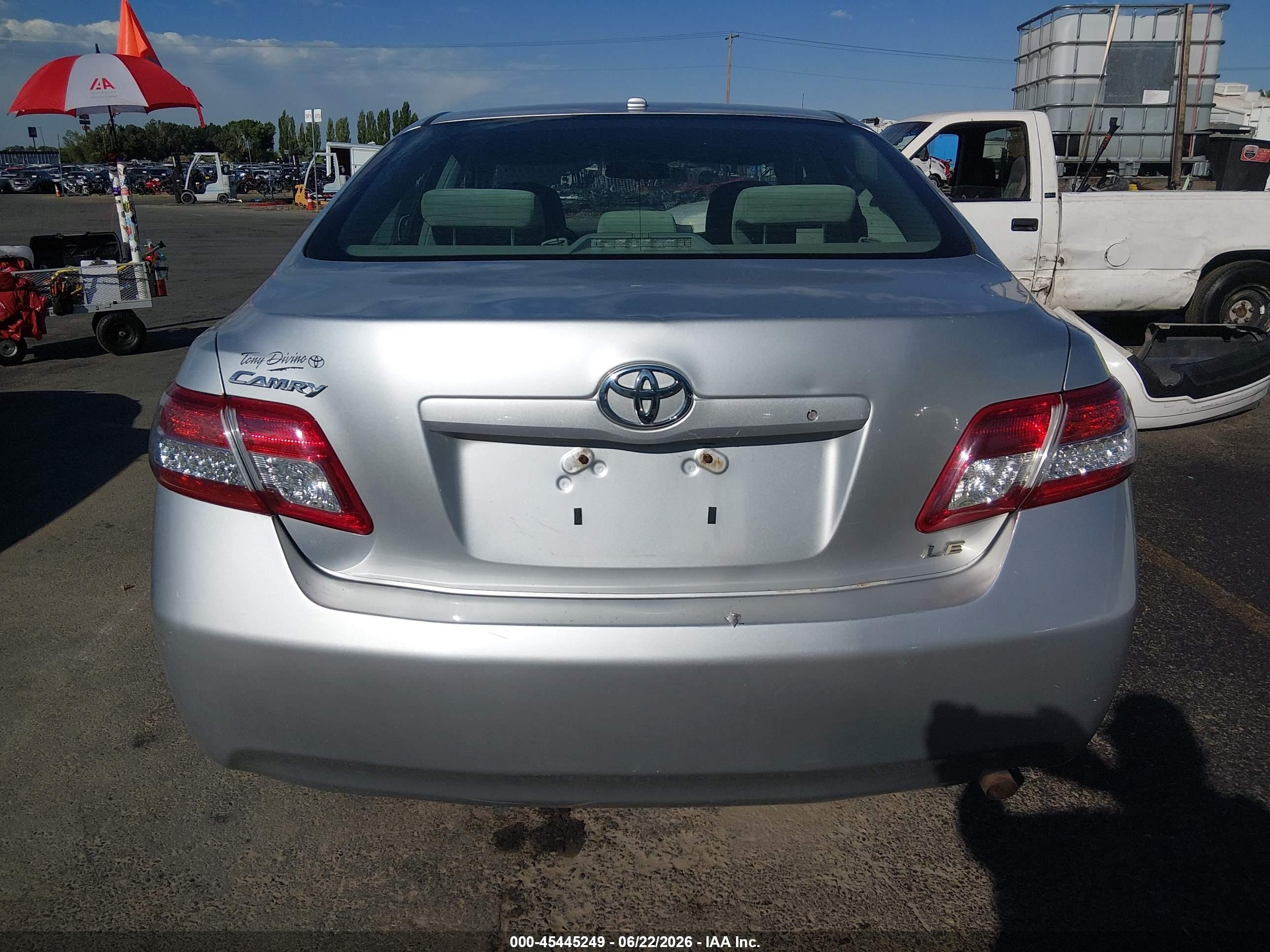 2010 Toyota Camry Le Silver vin: 4T4BF3EK3AR033444