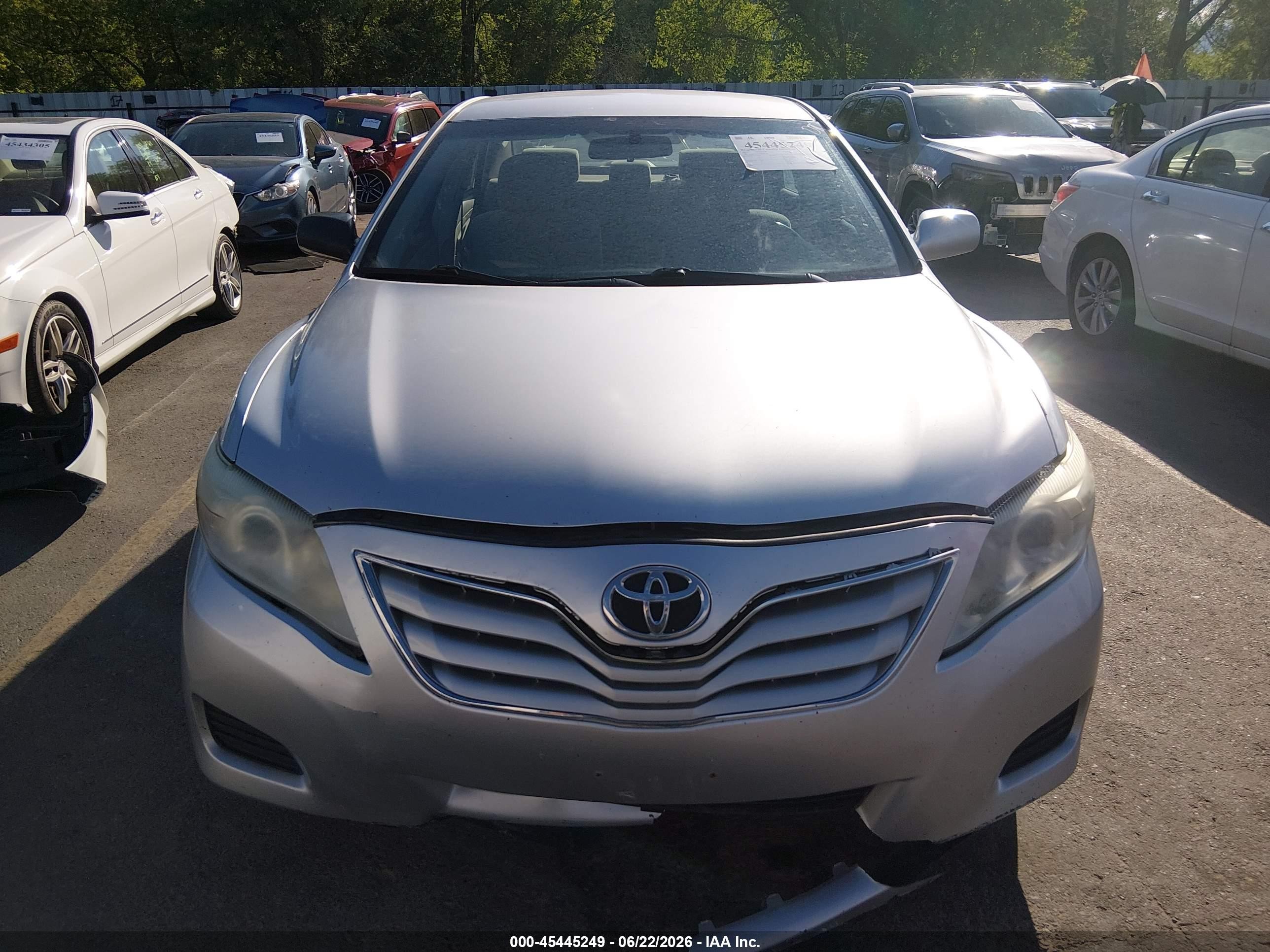 2010 Toyota Camry Le Silver vin: 4T4BF3EK3AR033444