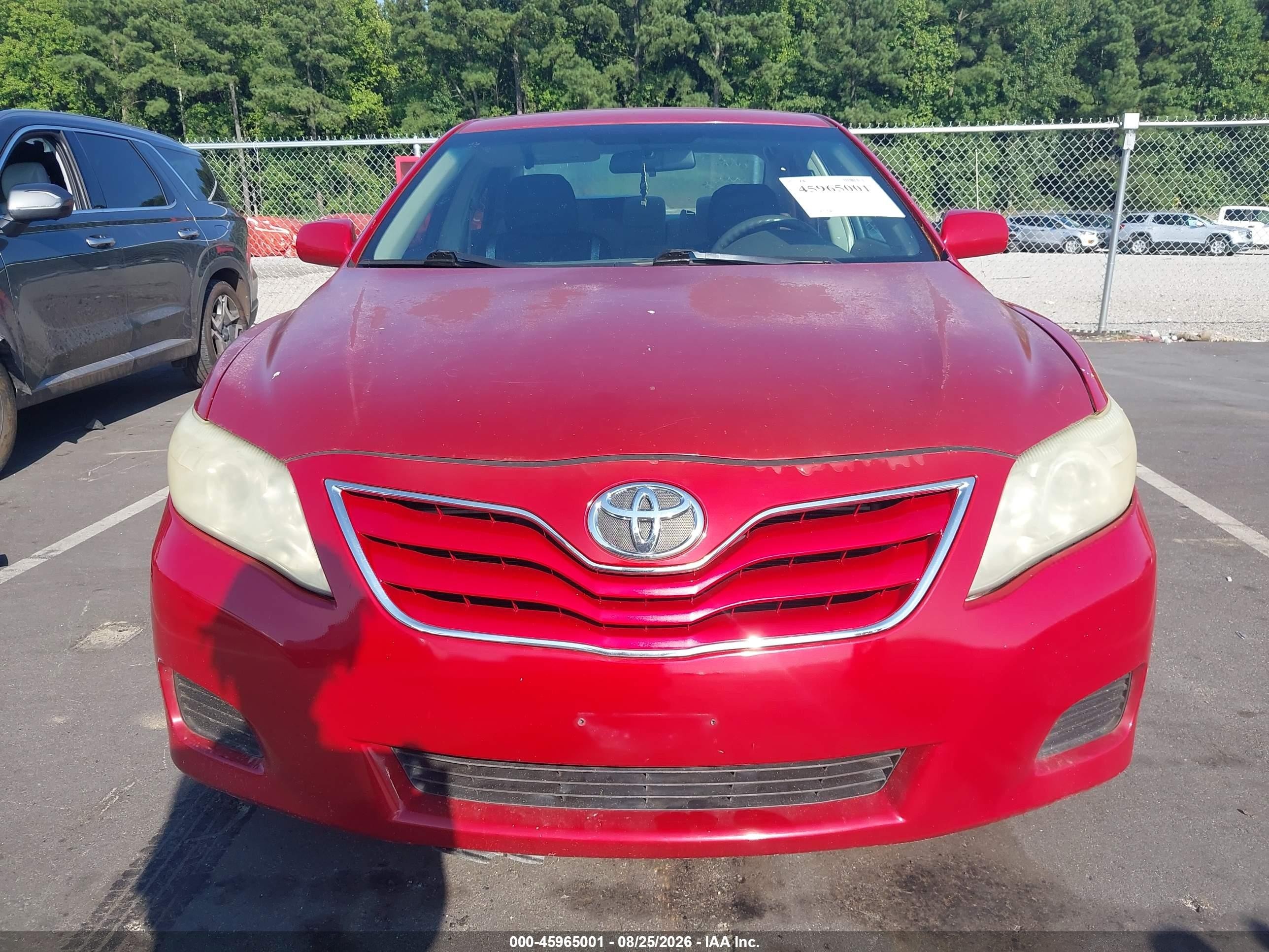 2010 Toyota Camry Le Red vin: 4T4BF3EK3AR033587