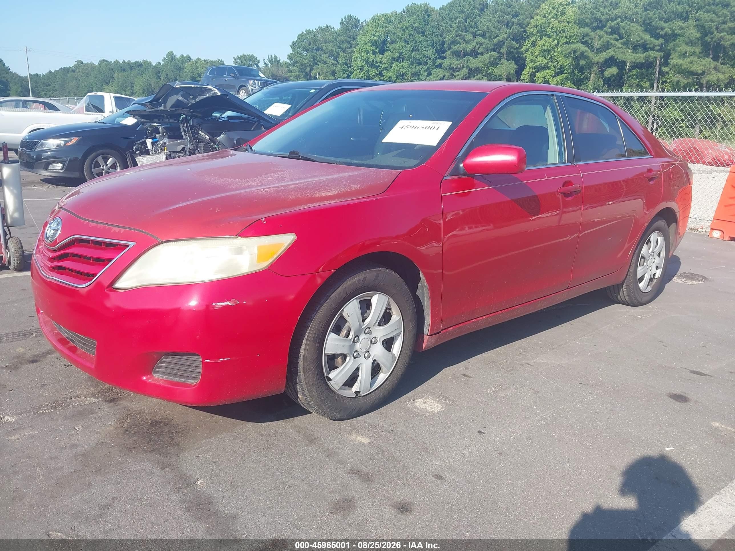 2010 Toyota Camry Le Red vin: 4T4BF3EK3AR033587