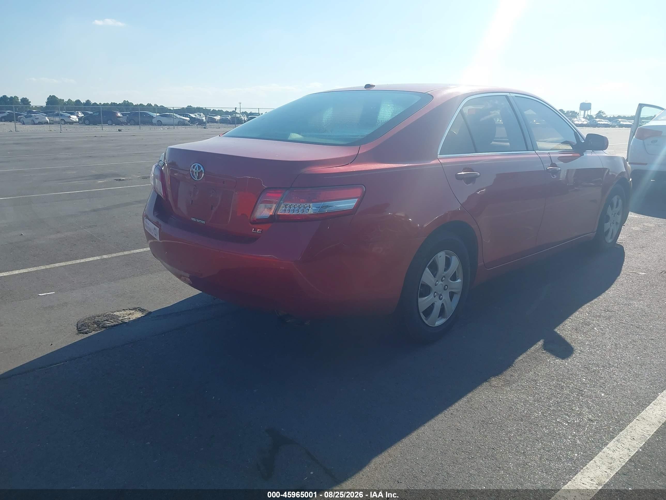 2010 Toyota Camry Le Red vin: 4T4BF3EK3AR033587