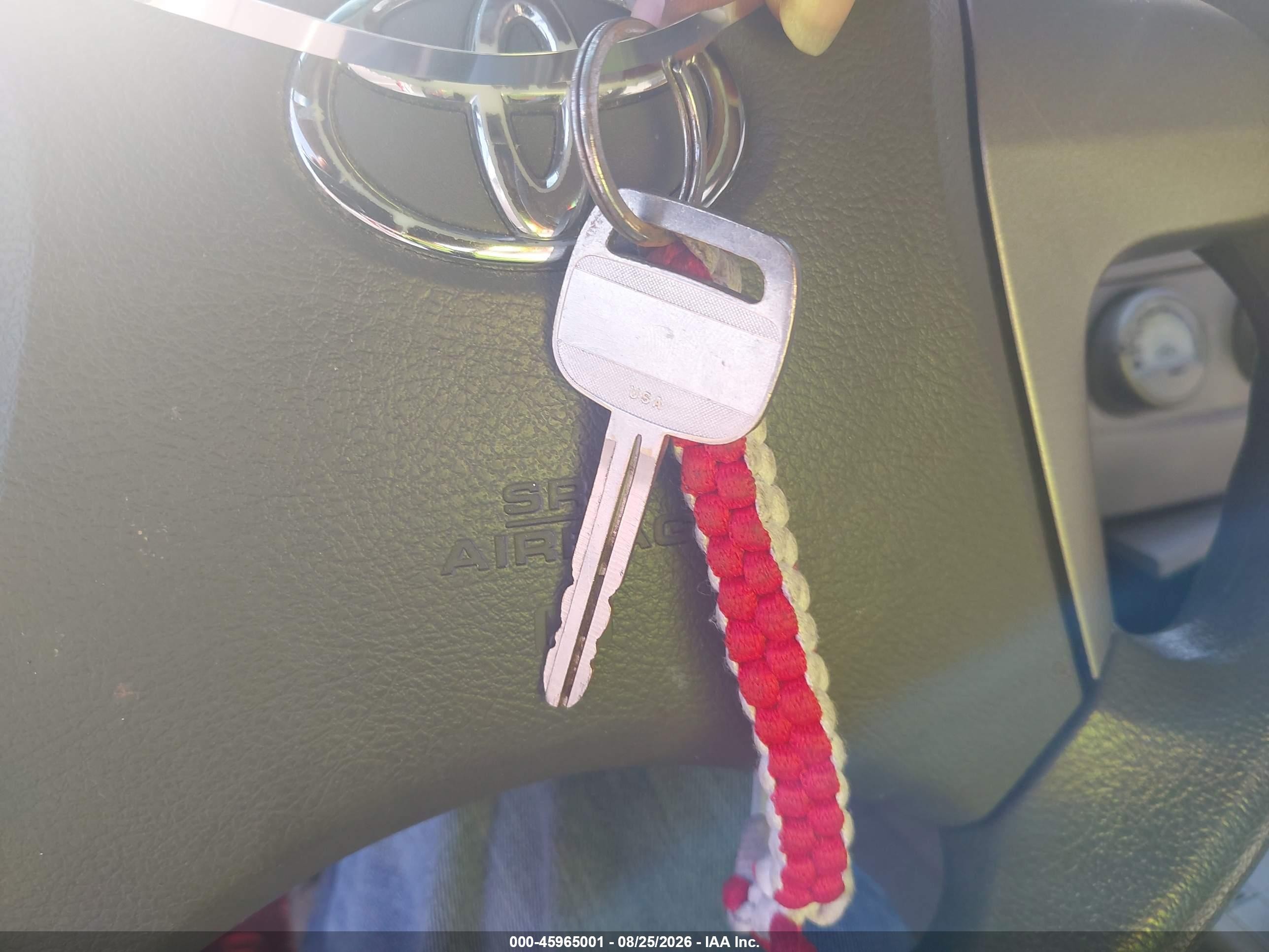 2010 Toyota Camry Le Red vin: 4T4BF3EK3AR033587