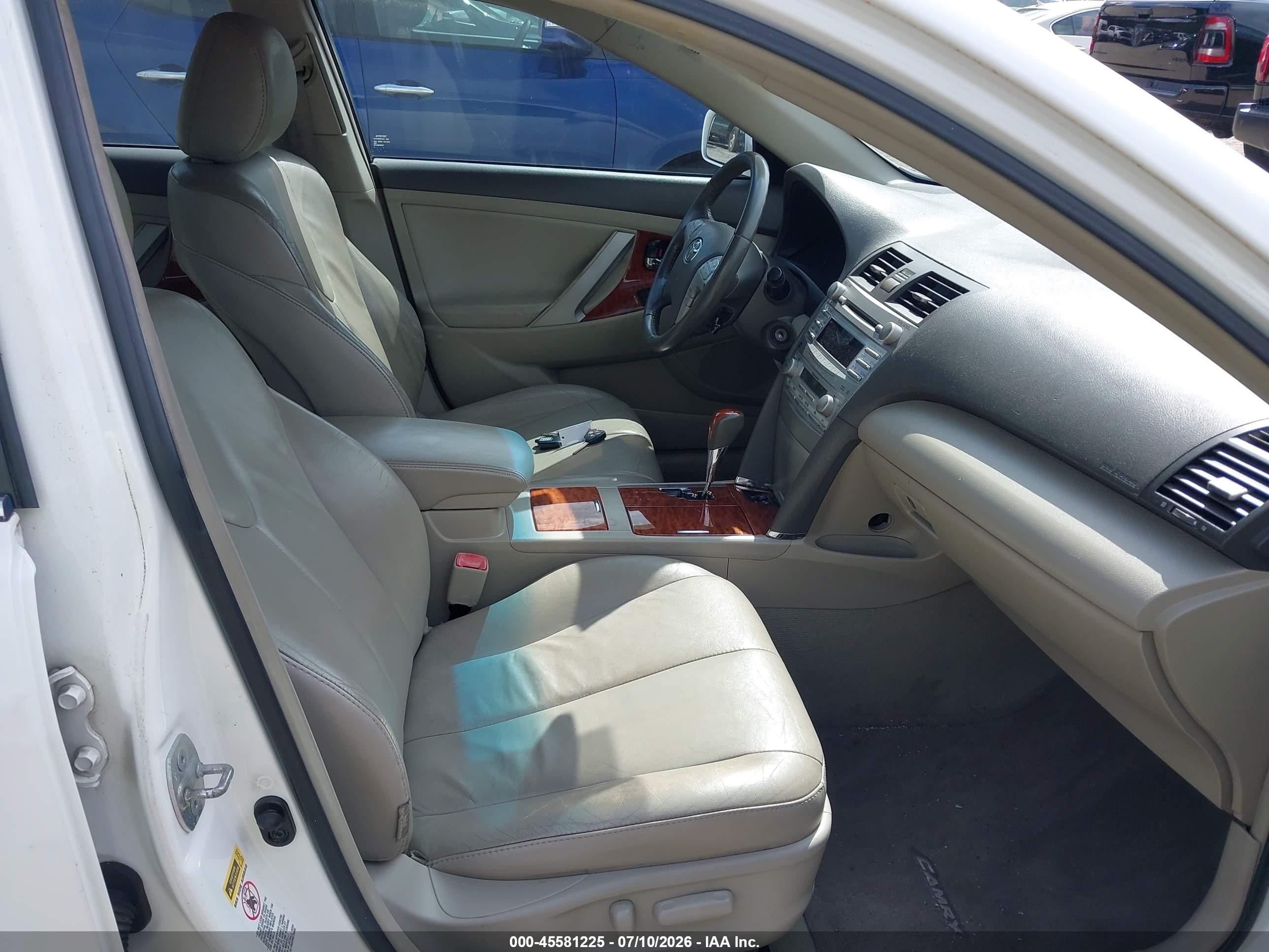 2010 Toyota Camry Xle White vin: 4T4BF3EK3AR037395