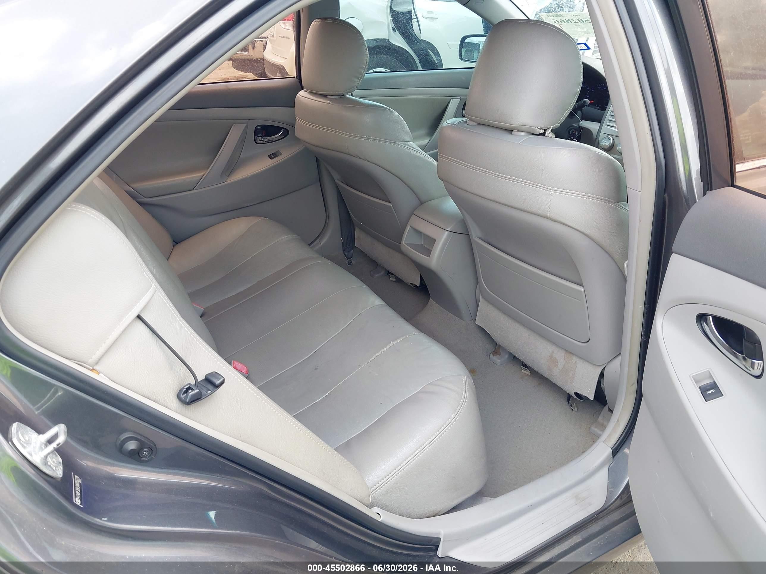 2010 Toyota Camry Le Серый vin: 4T4BF3EK3AR056318