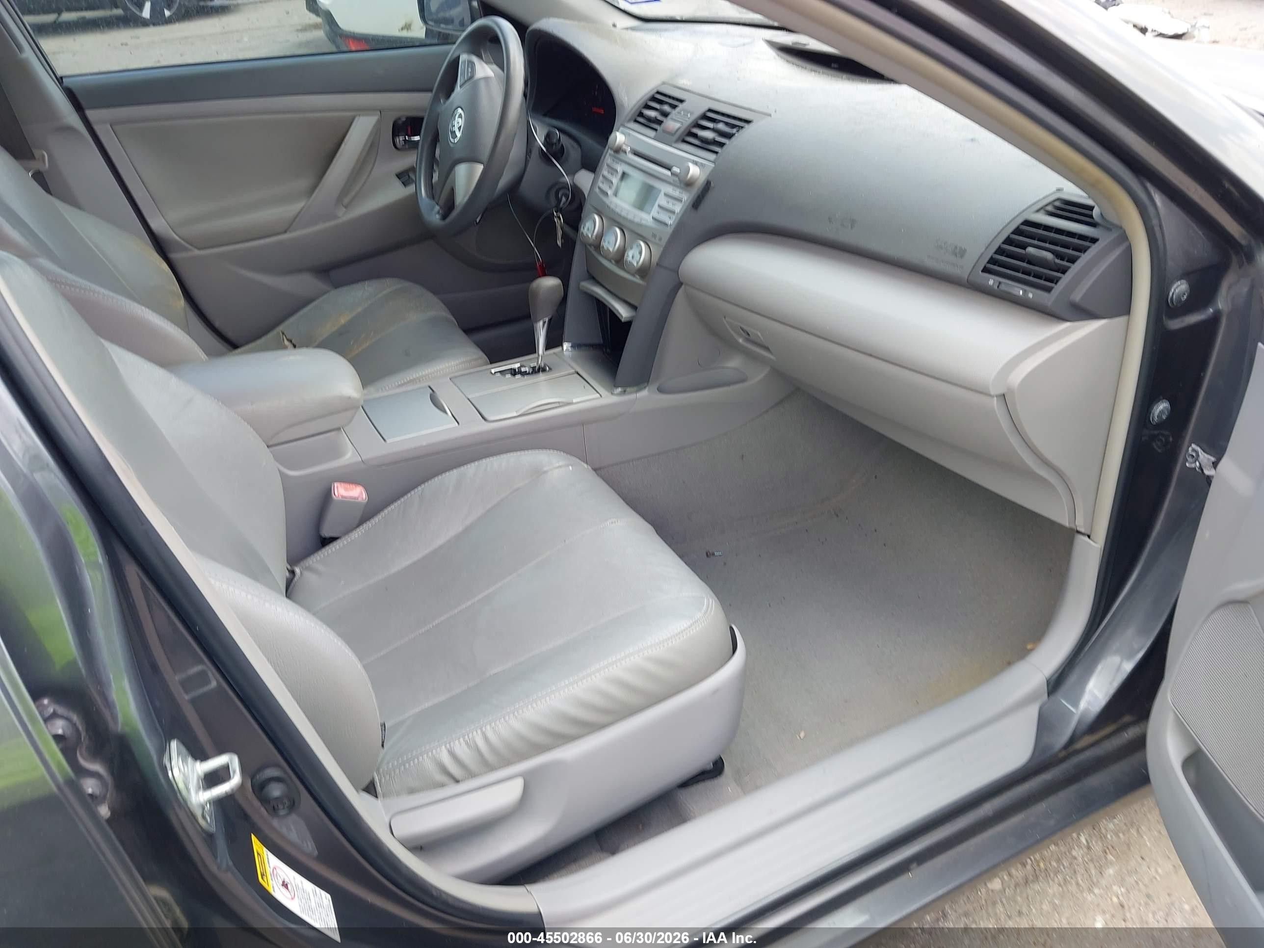 2010 Toyota Camry Le Серый vin: 4T4BF3EK3AR056318