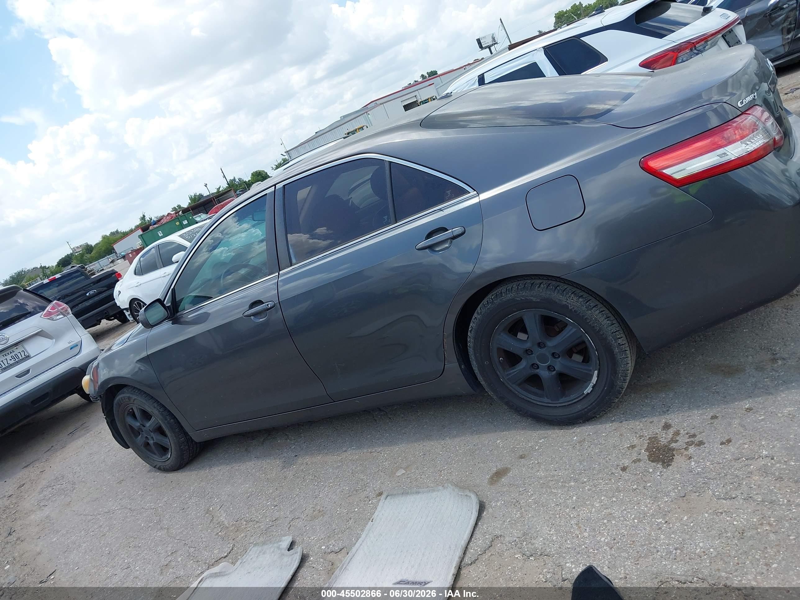 2010 Toyota Camry Le Серый vin: 4T4BF3EK3AR056318