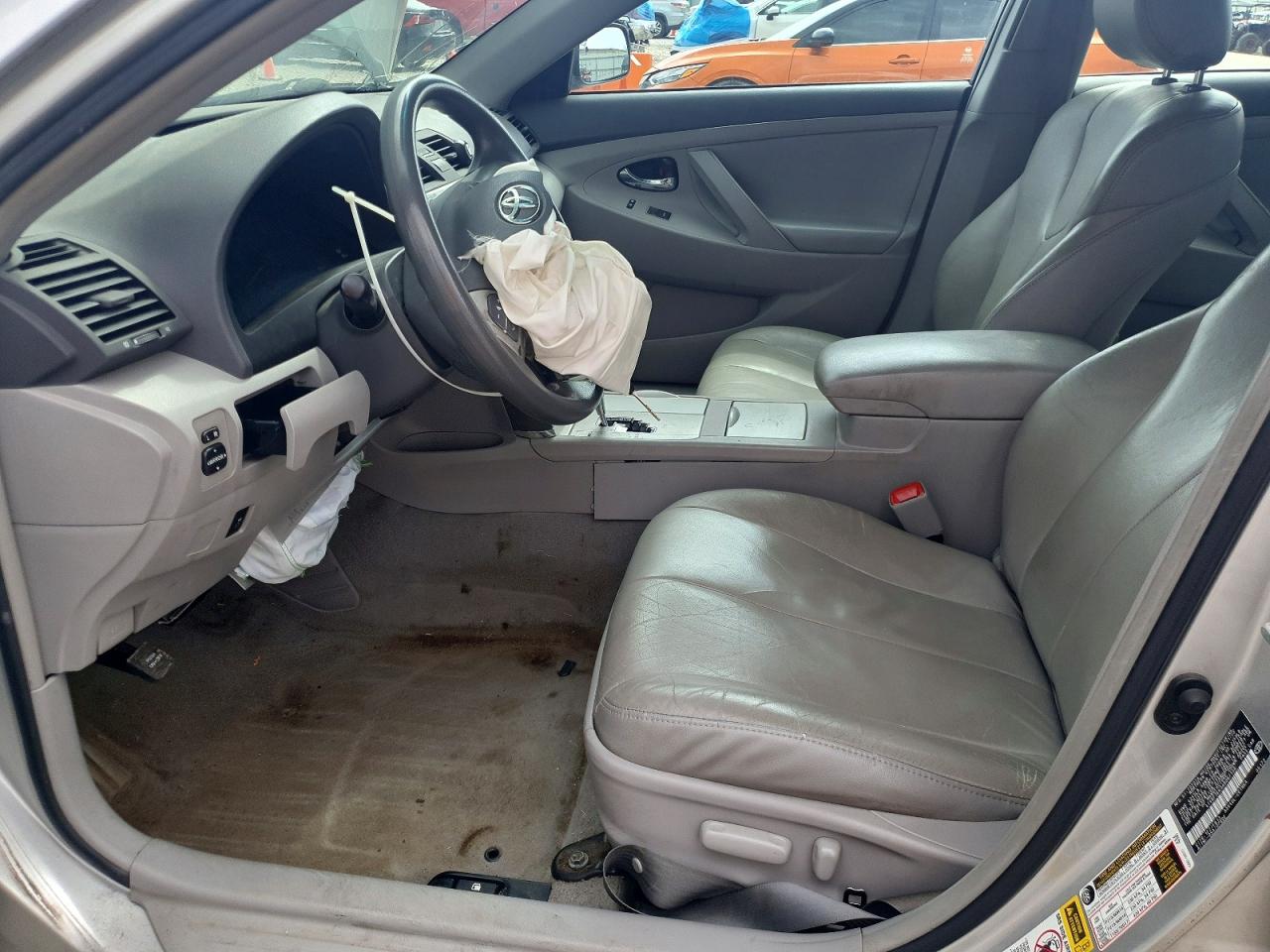 2010 Toyota Camry Le Silver vin: 4T4BF3EK3AR067139