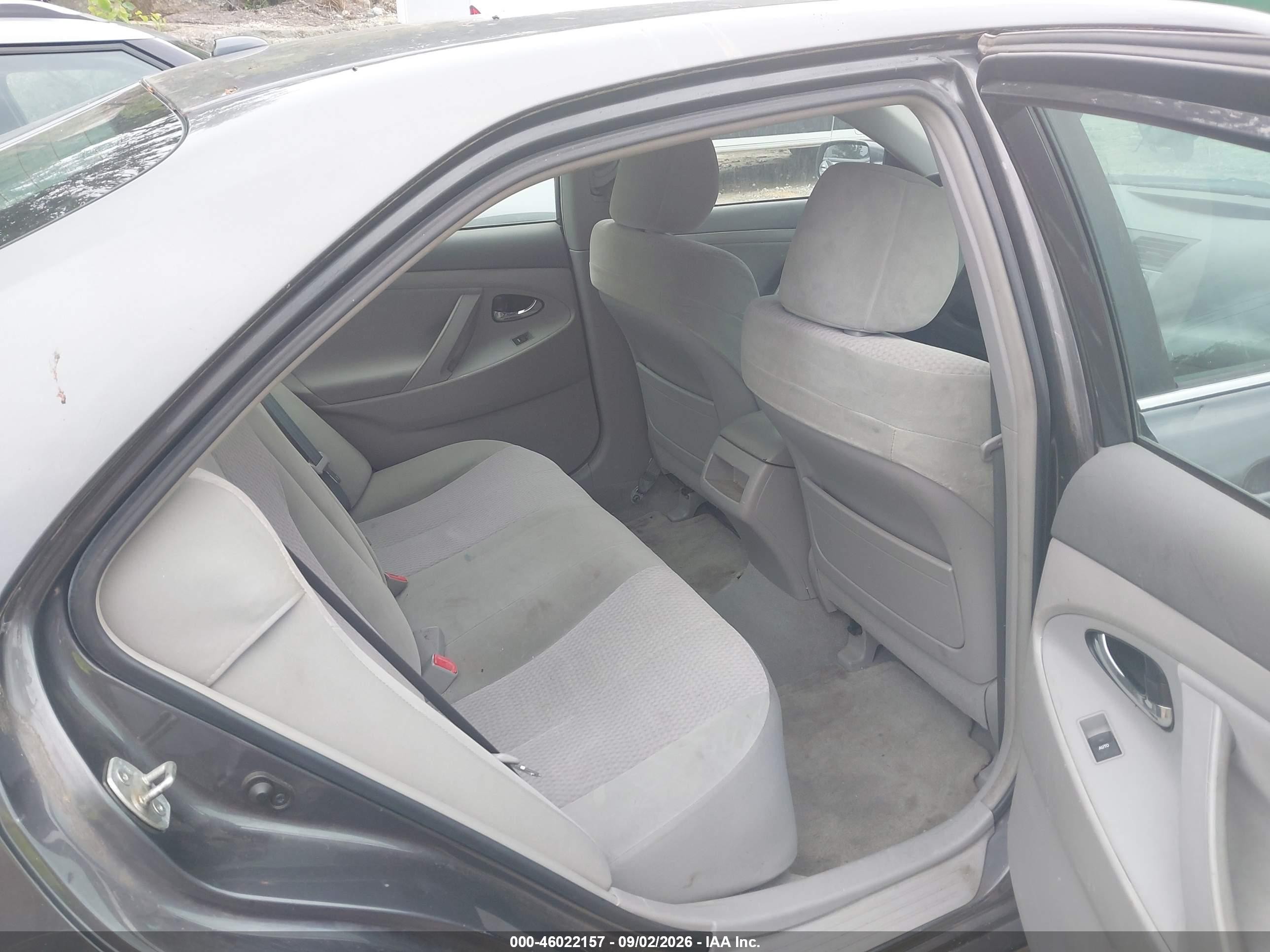 2011 Toyota Camry Le Gray vin: 4T4BF3EK3BR096867