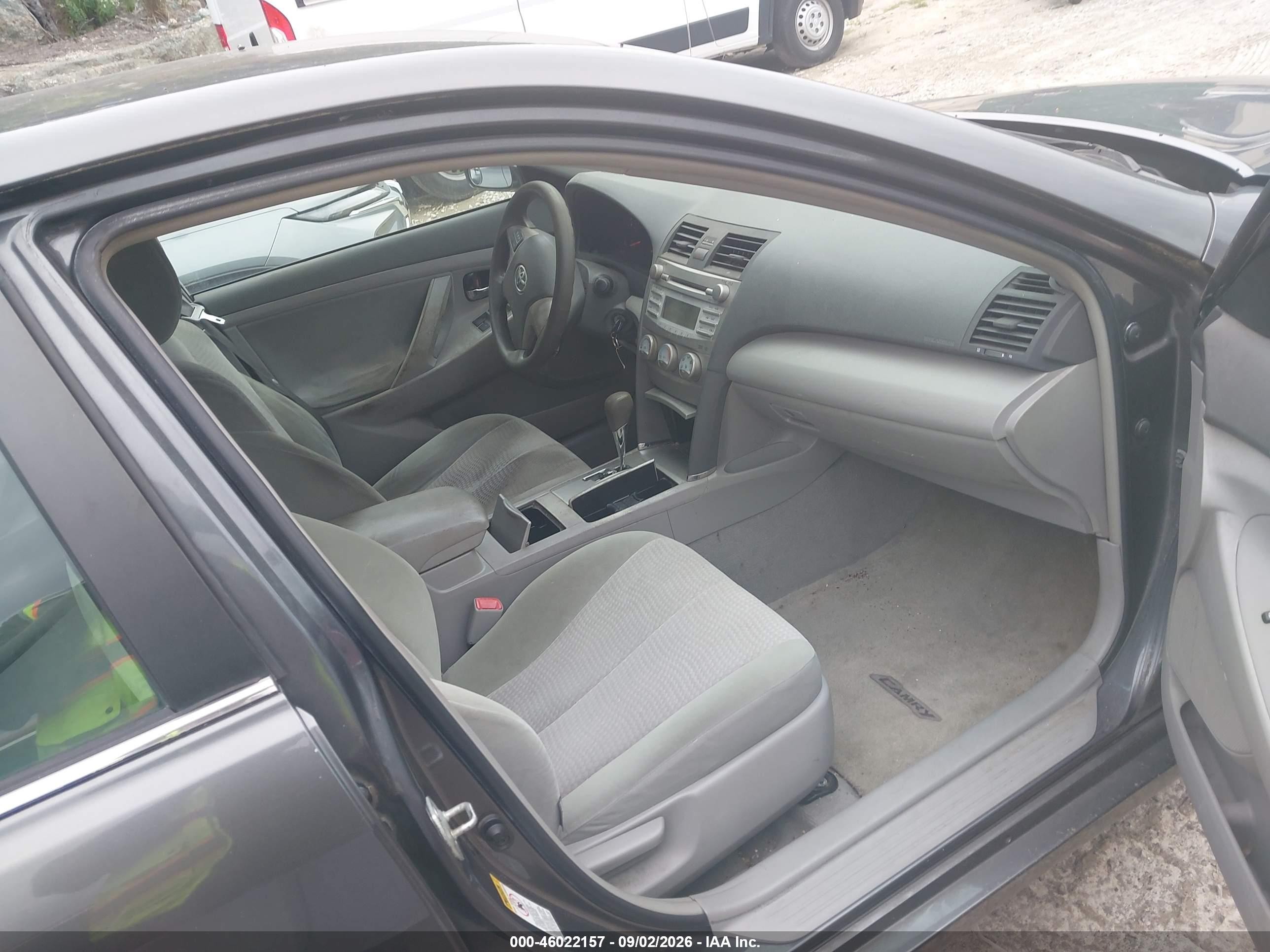 2011 Toyota Camry Le Gray vin: 4T4BF3EK3BR096867