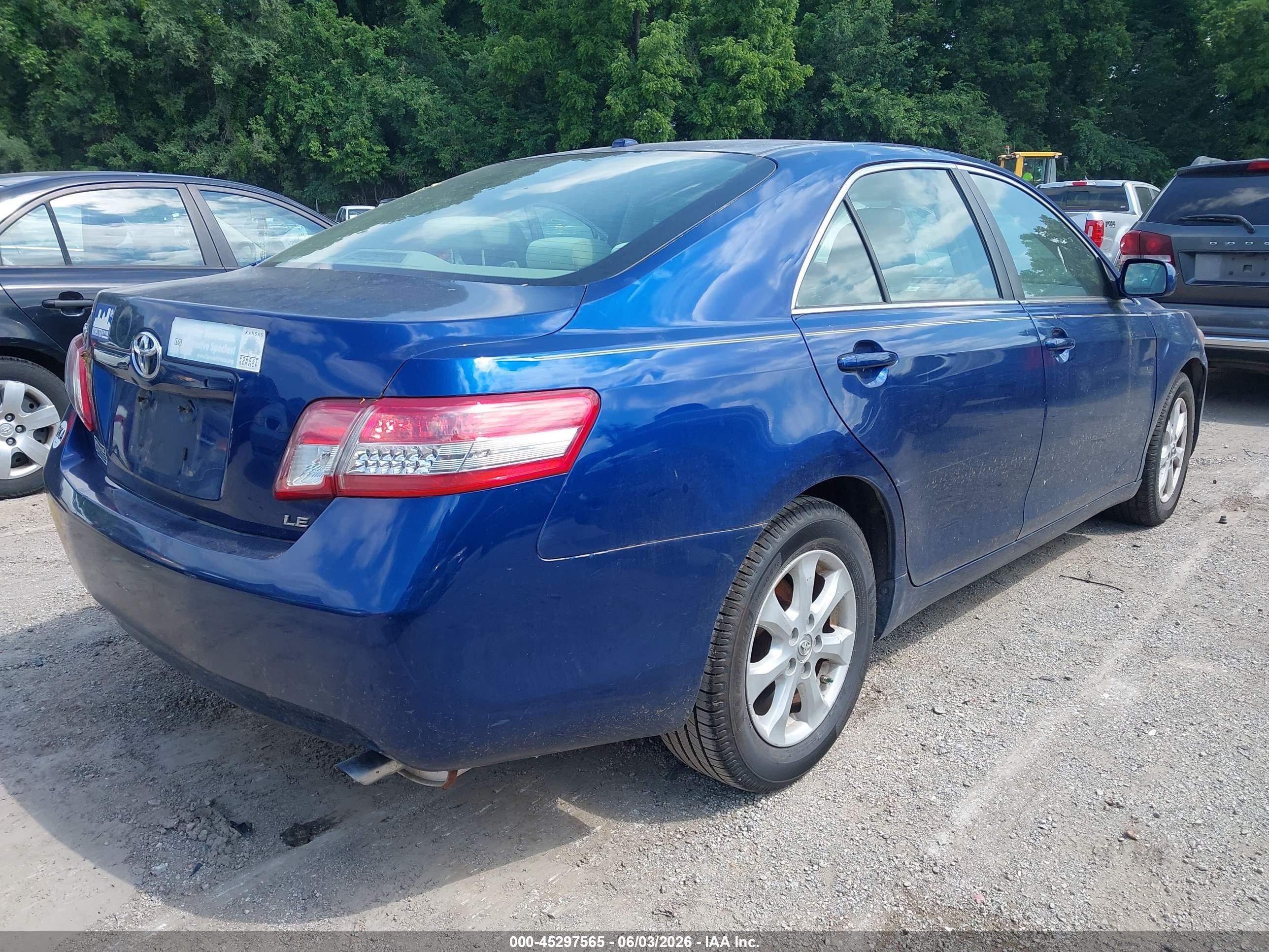 2011 Toyota Camry Le Blue vin: 4T4BF3EK3BR101467
