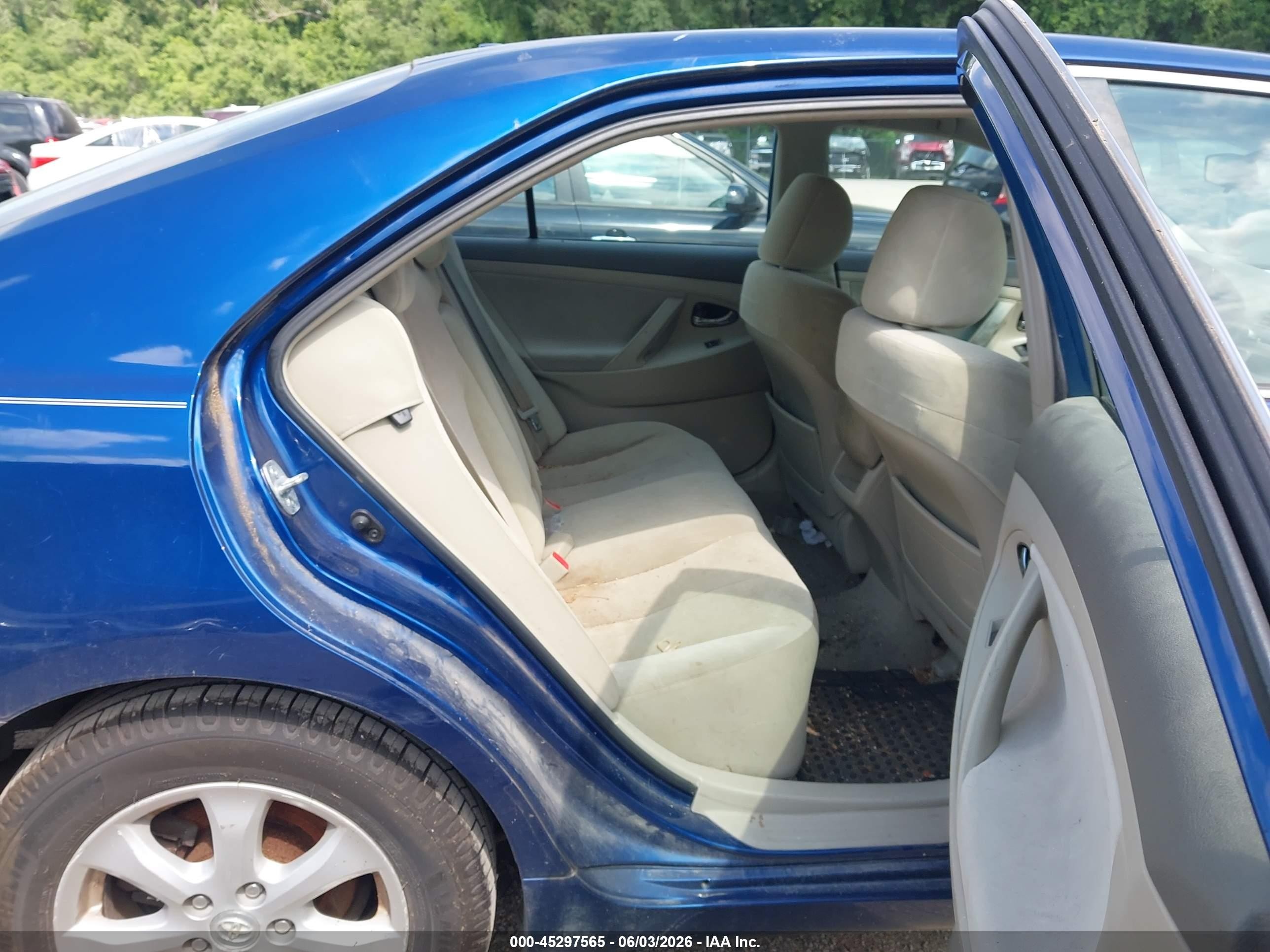 2011 Toyota Camry Le Blue vin: 4T4BF3EK3BR101467