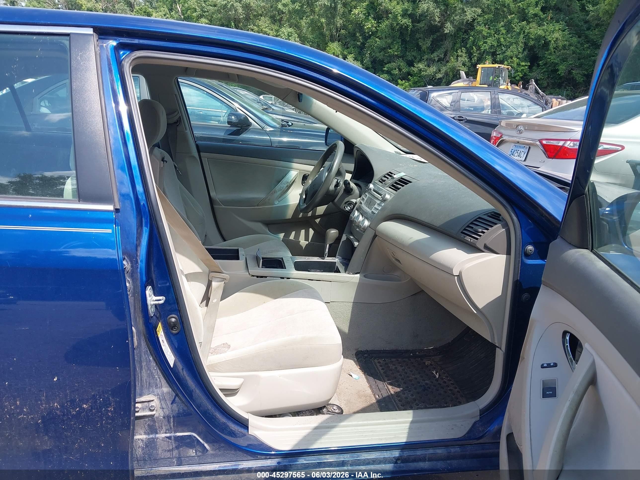 2011 Toyota Camry Le Blue vin: 4T4BF3EK3BR101467