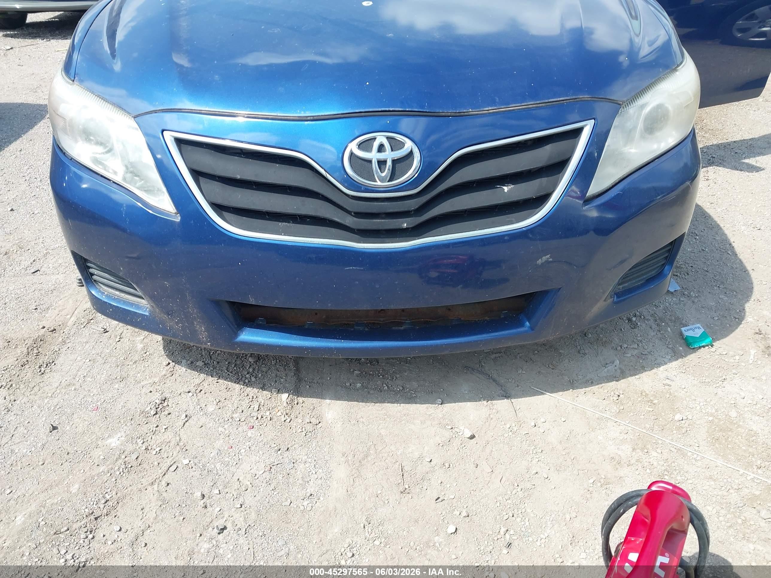 2011 Toyota Camry Le Blue vin: 4T4BF3EK3BR101467