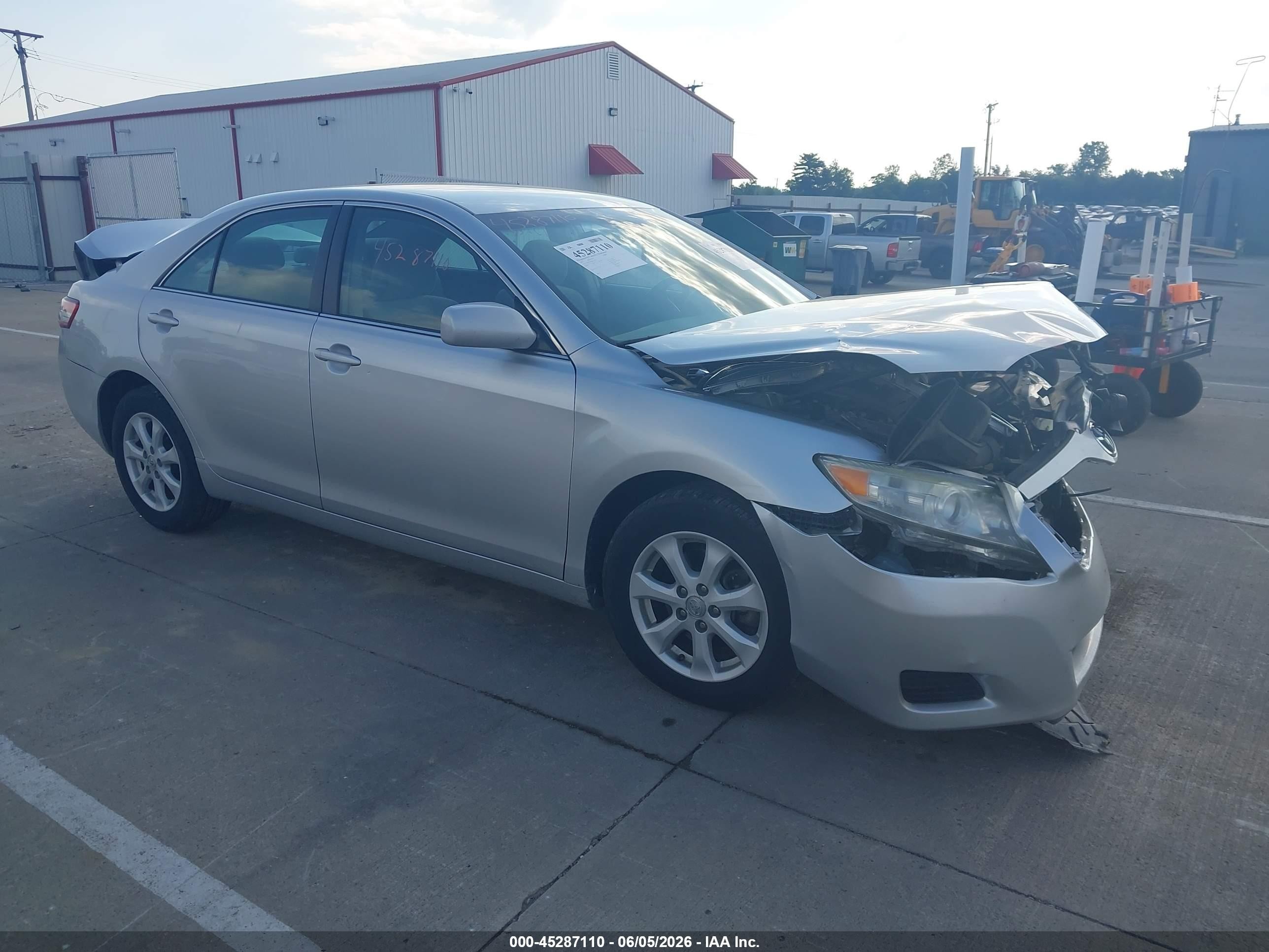 2011 Toyota Camry Le Silver vin: 4T4BF3EK3BR102134
