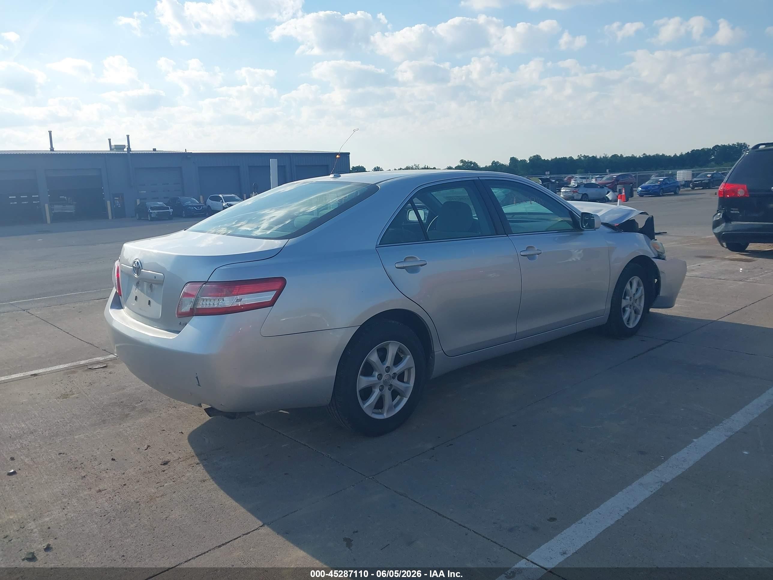 2011 Toyota Camry Le Silver vin: 4T4BF3EK3BR102134
