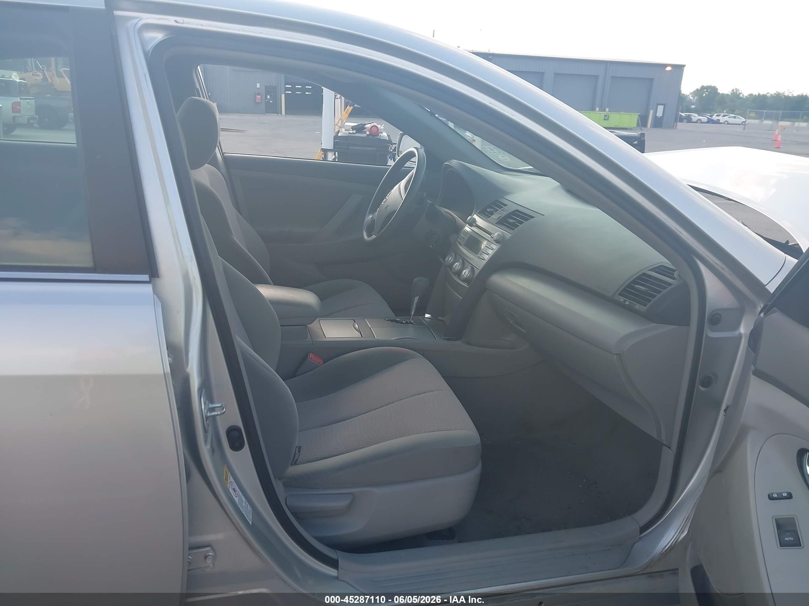 2011 Toyota Camry Le Silver vin: 4T4BF3EK3BR102134