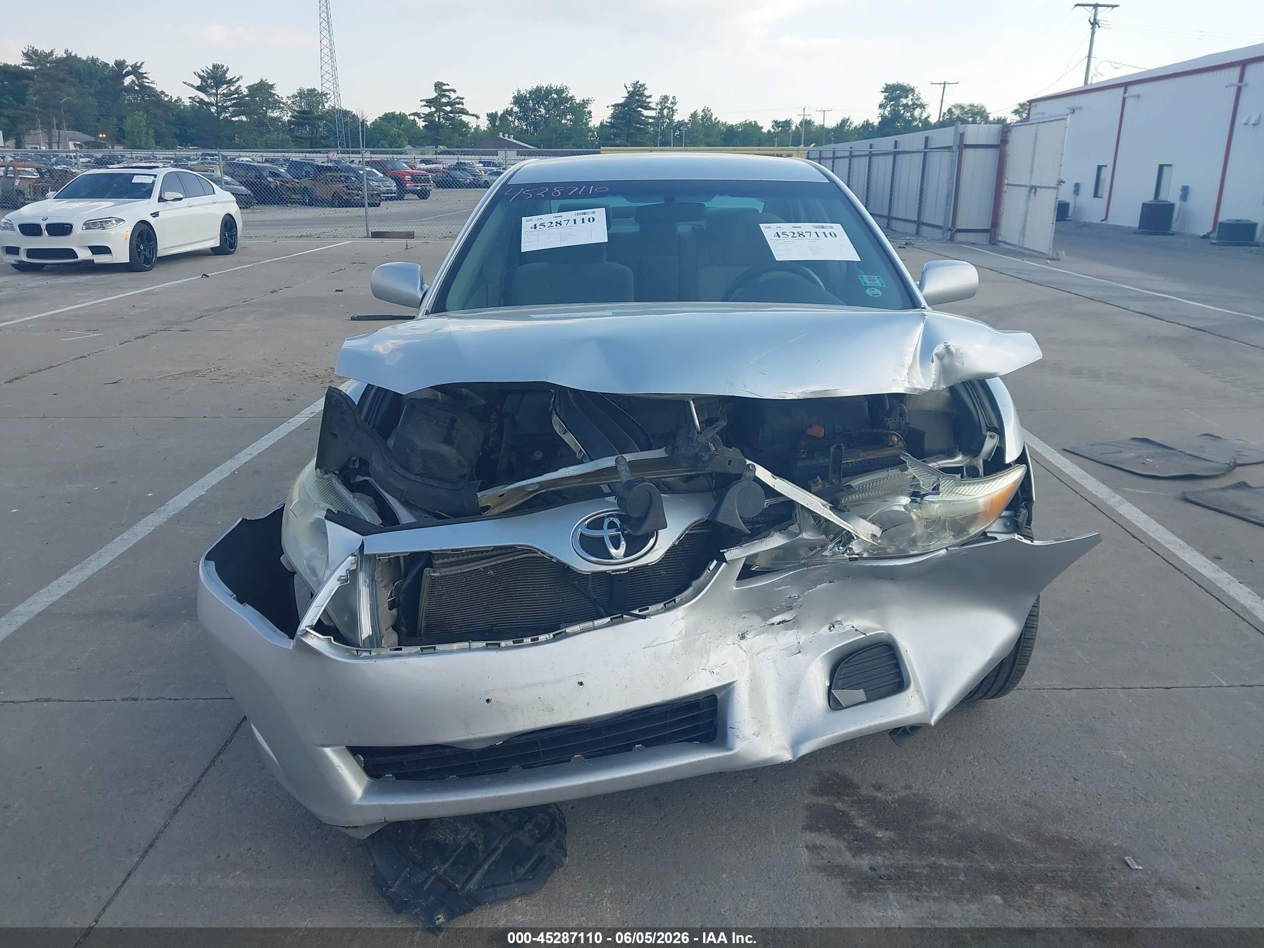 2011 Toyota Camry Le Silver vin: 4T4BF3EK3BR102134