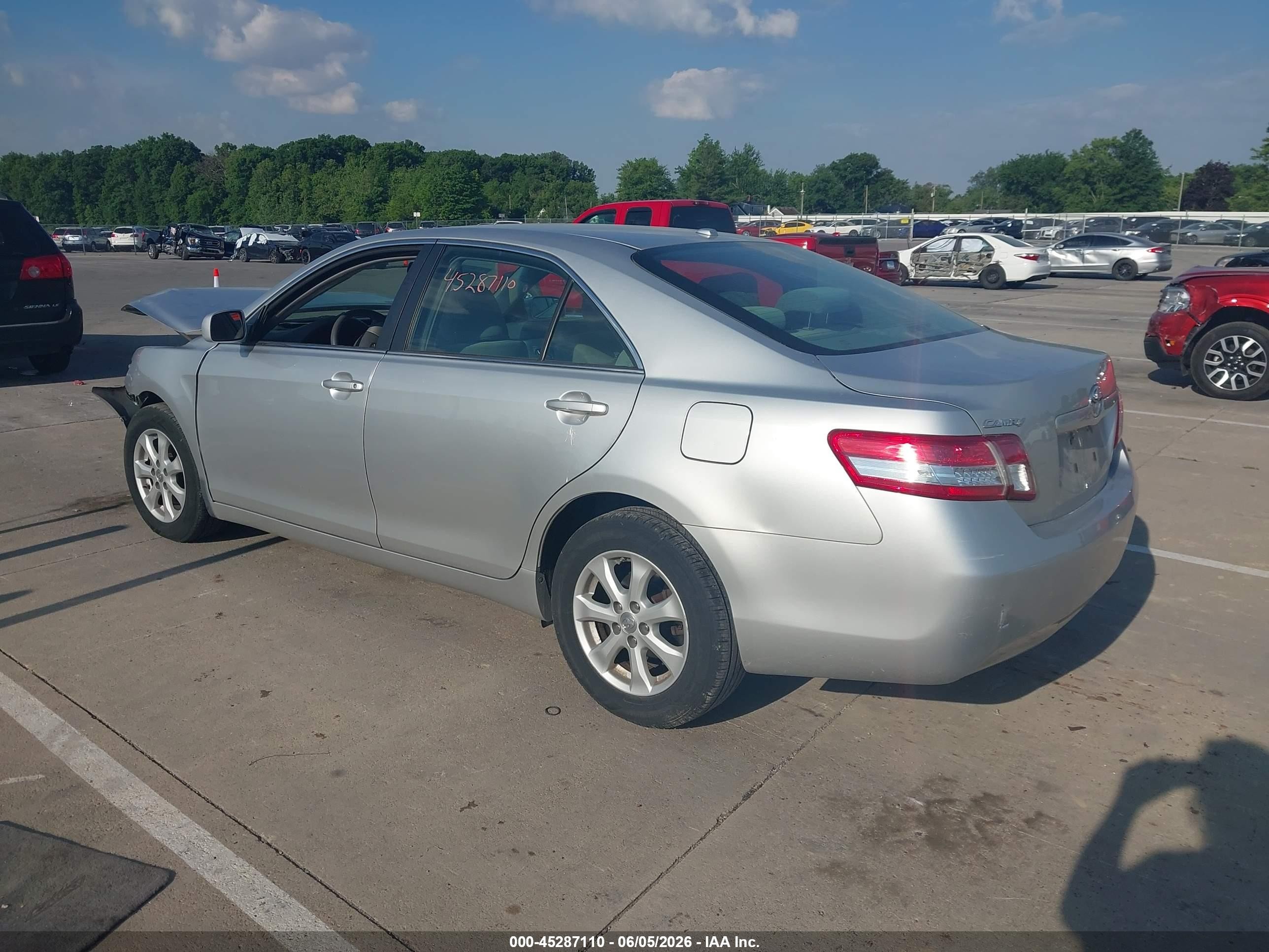 2011 Toyota Camry Le Silver vin: 4T4BF3EK3BR102134