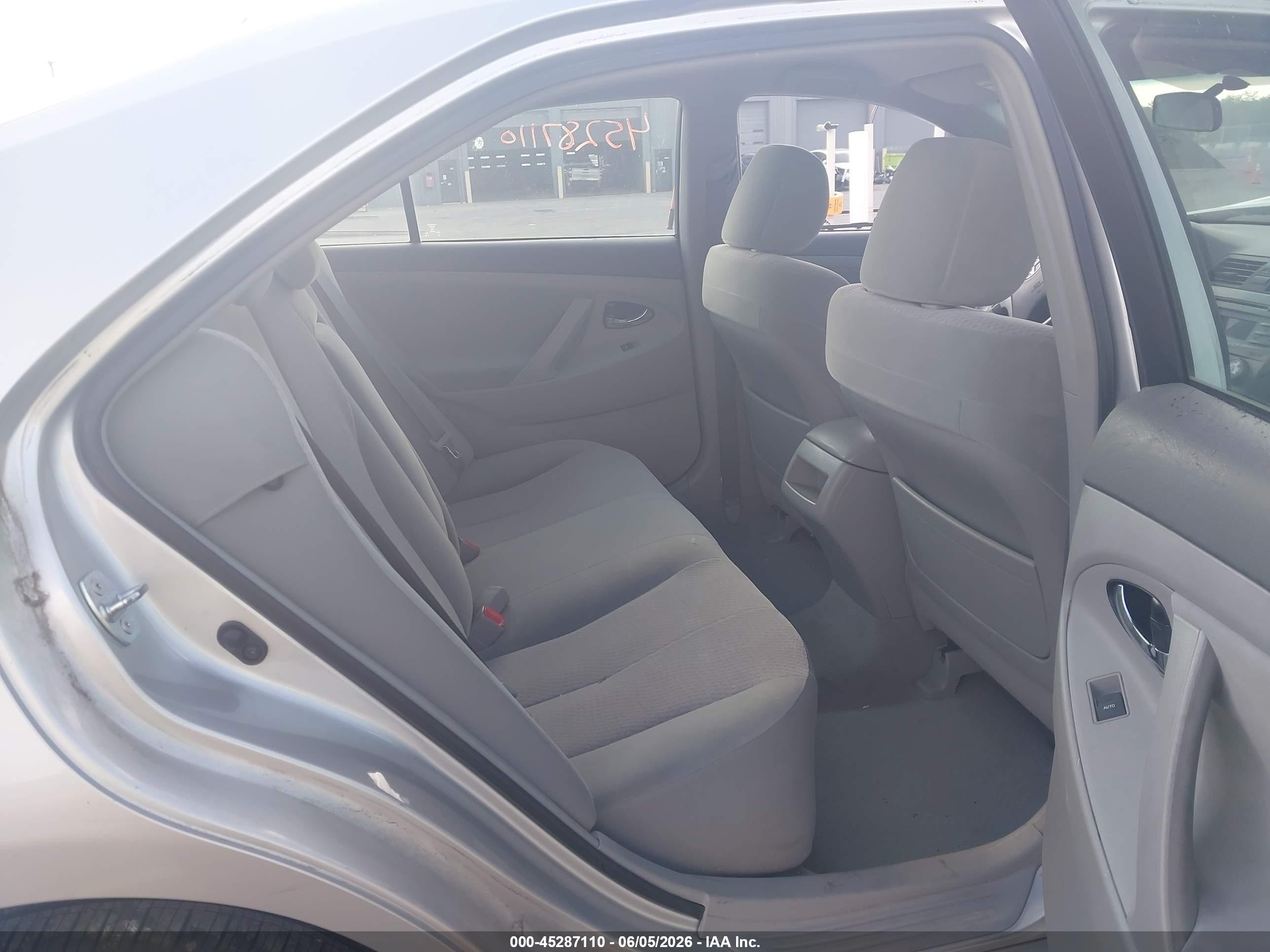 2011 Toyota Camry Le Silver vin: 4T4BF3EK3BR102134
