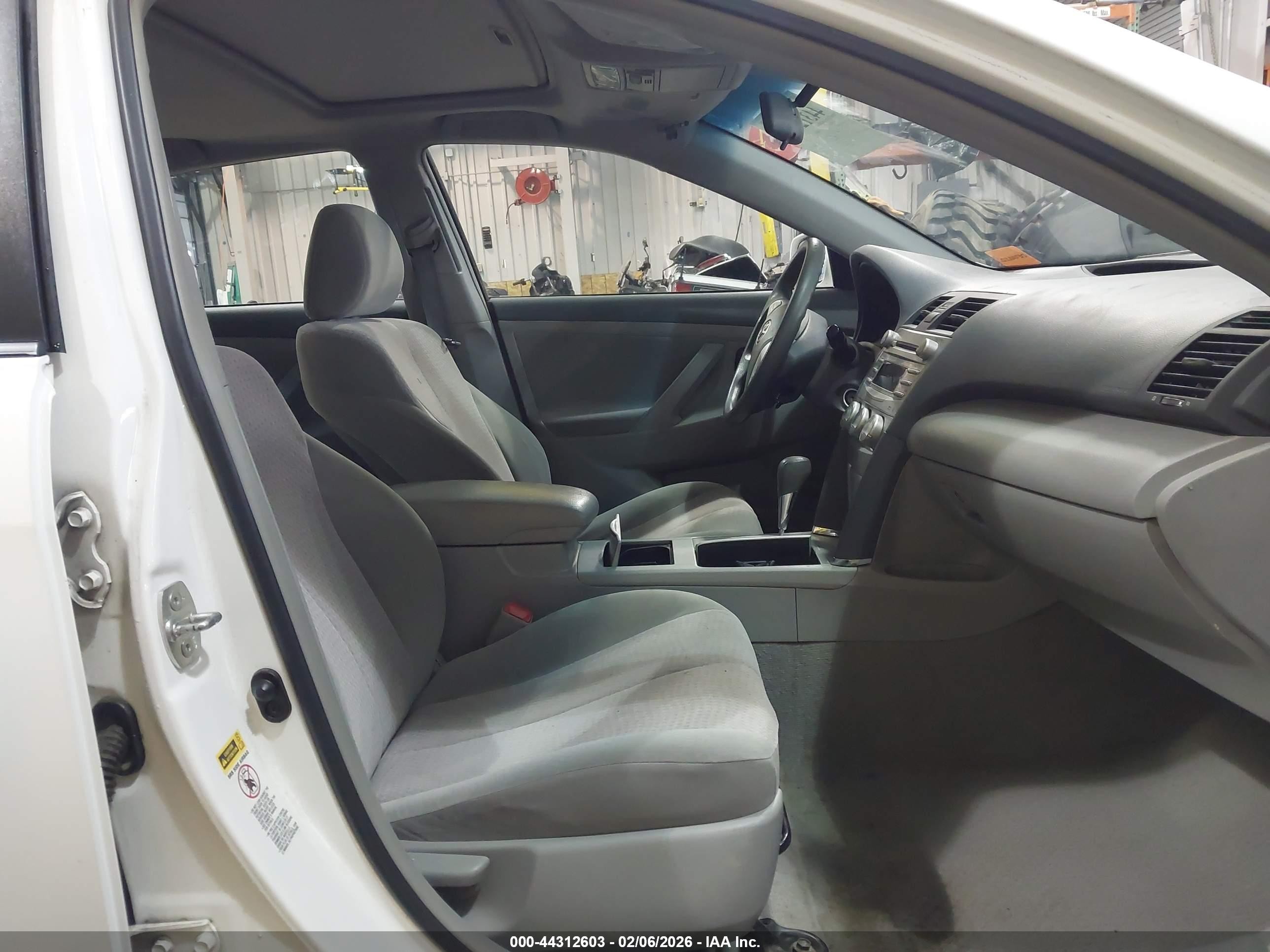 2011 Toyota Camry Le White vin: 4T4BF3EK3BR103249